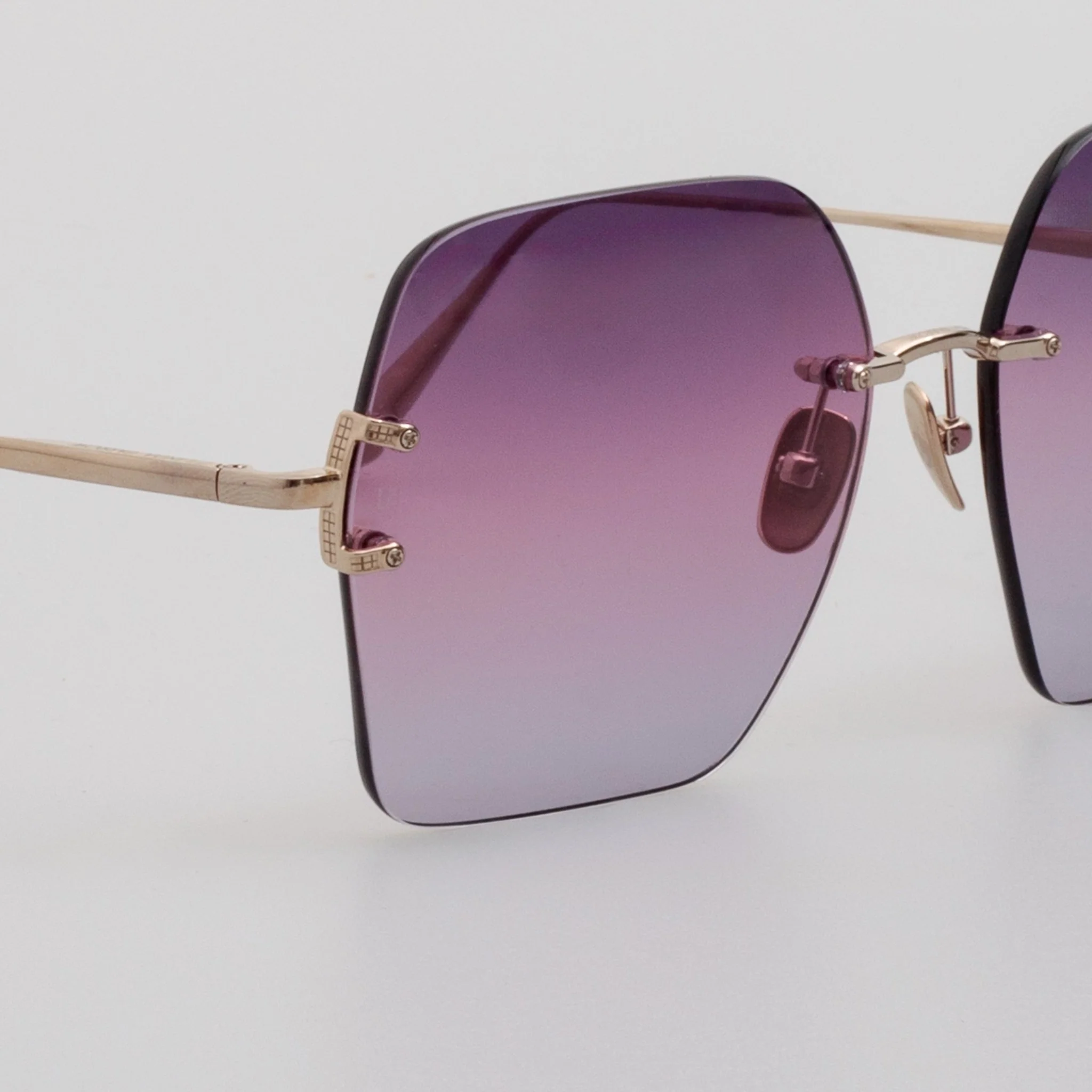 Carina Oversized Sunglasses in 22K Gold and Purple - Image 4