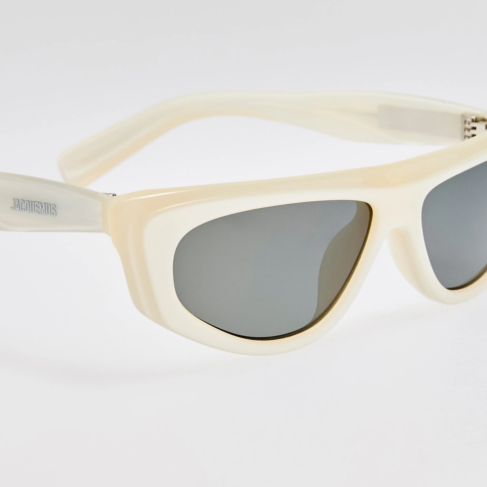Casco Sunglasses in Metallic Pearl - Image 5