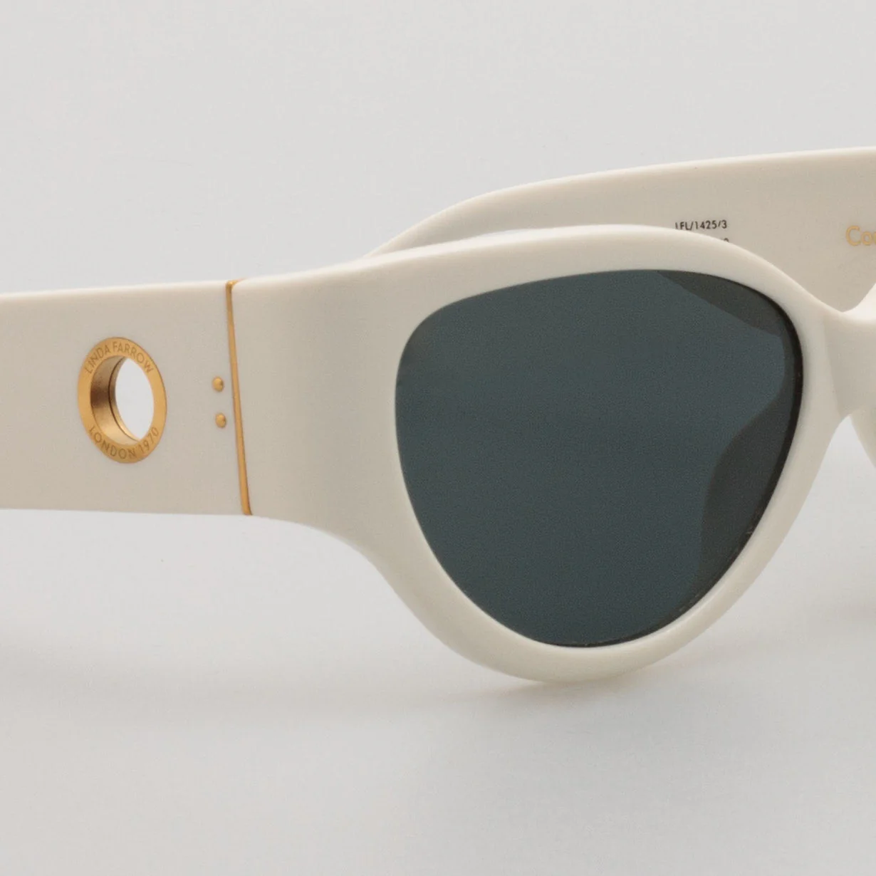 Connie Sunglasses in White - Image 4
