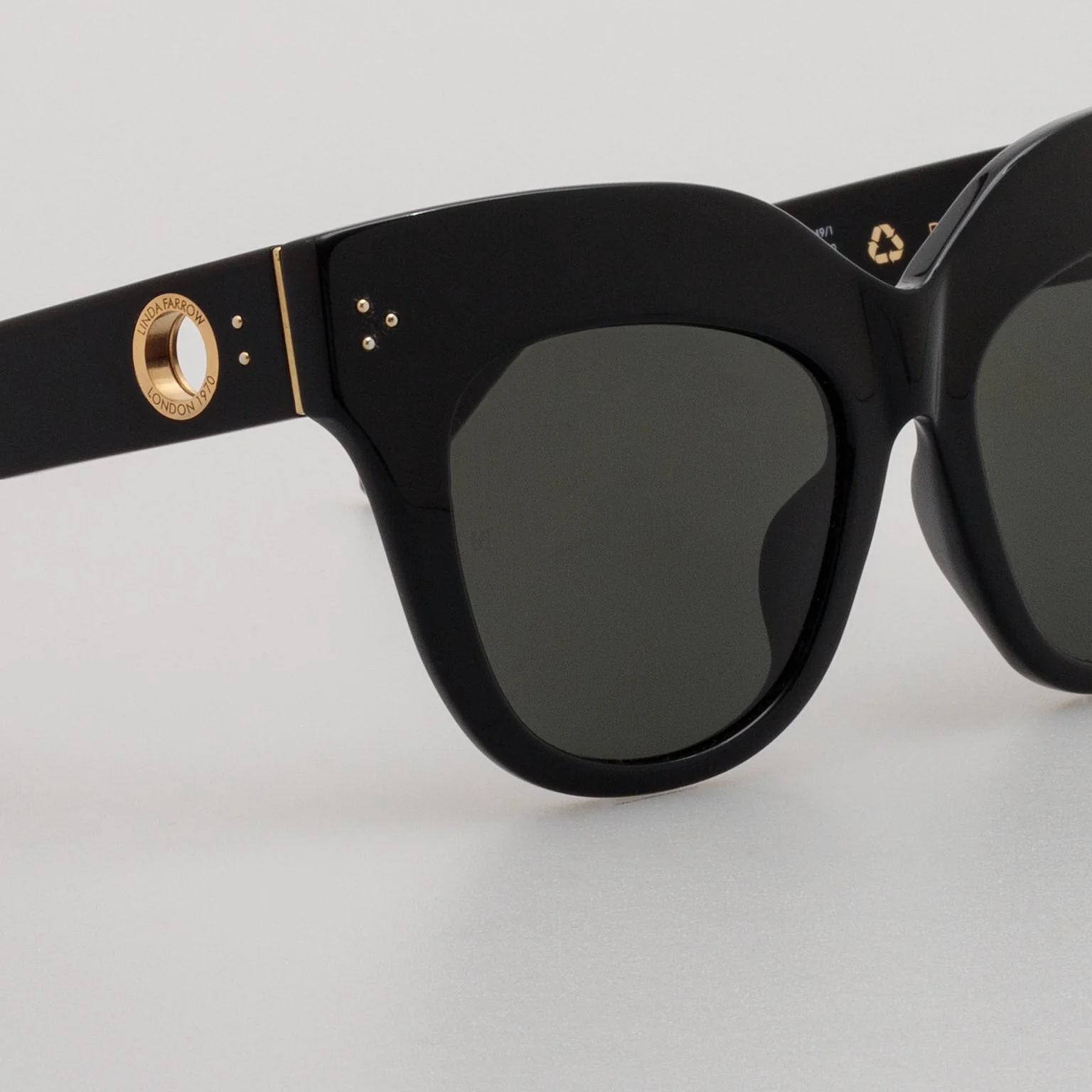 Dunaway Sunglasses in Black - Image 4