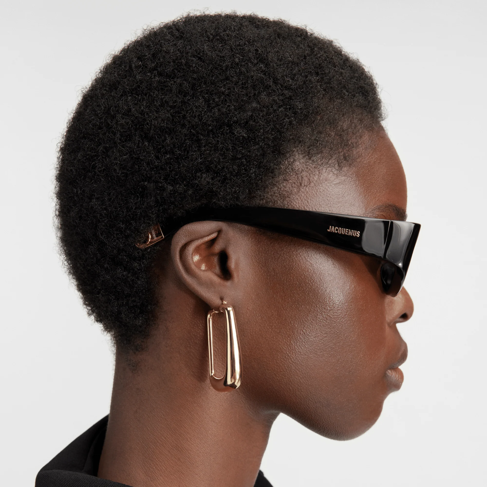 Ovalo Oval Sunglasses in Black - Image 4