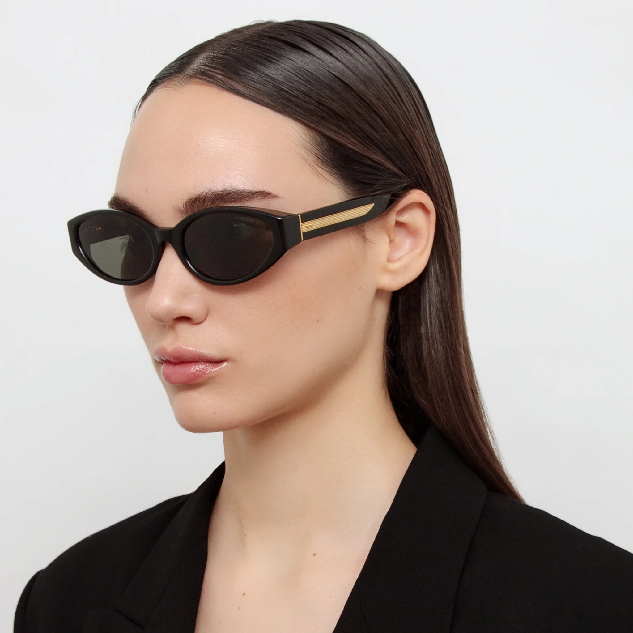 Lyra Oval Sunglasses in Black - Image 3