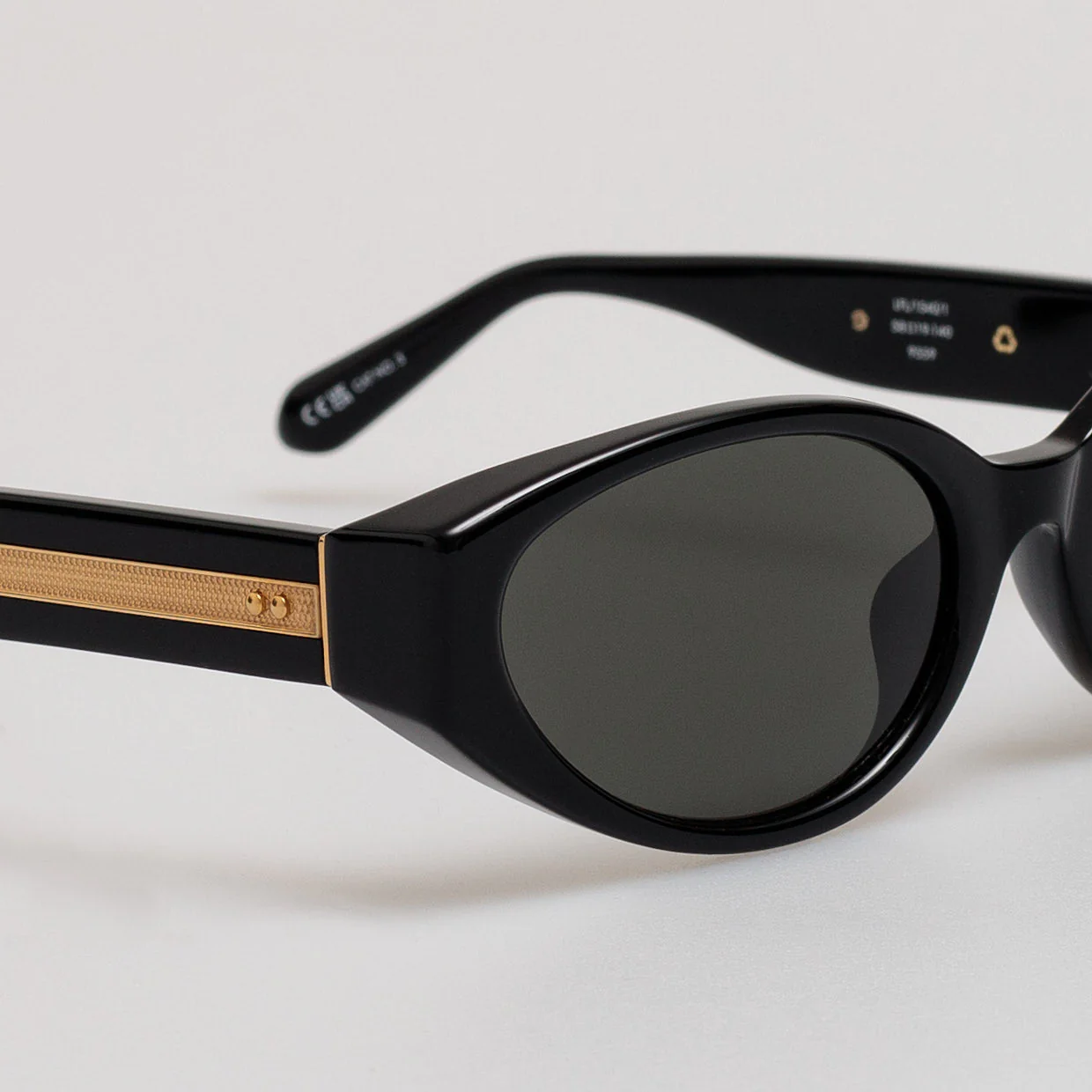 Lyra Oval Sunglasses in Black - Image 4