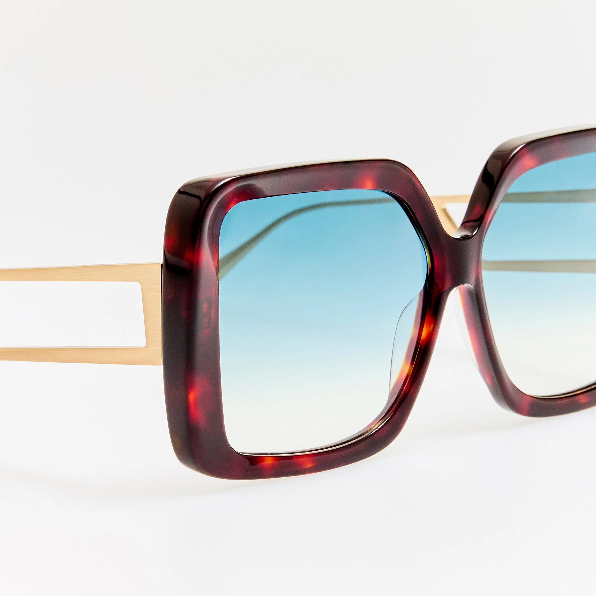 Macy Vista Temple Sunglasses in Dark Tortoiseshell with Blue Lens - Image 5