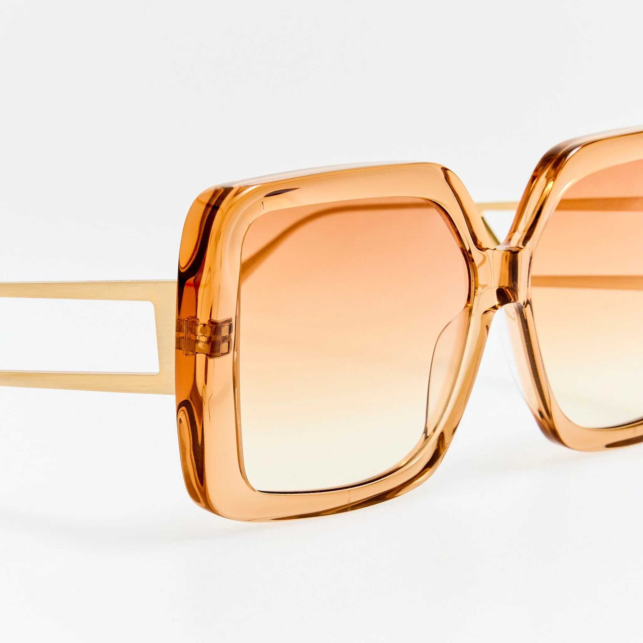 Macy Vista Temple Sunglasses in Honey - Image 4