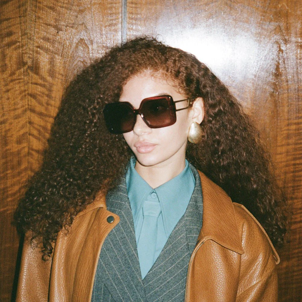 Macy Vista Temple Sunglasses in Honey - Image 6