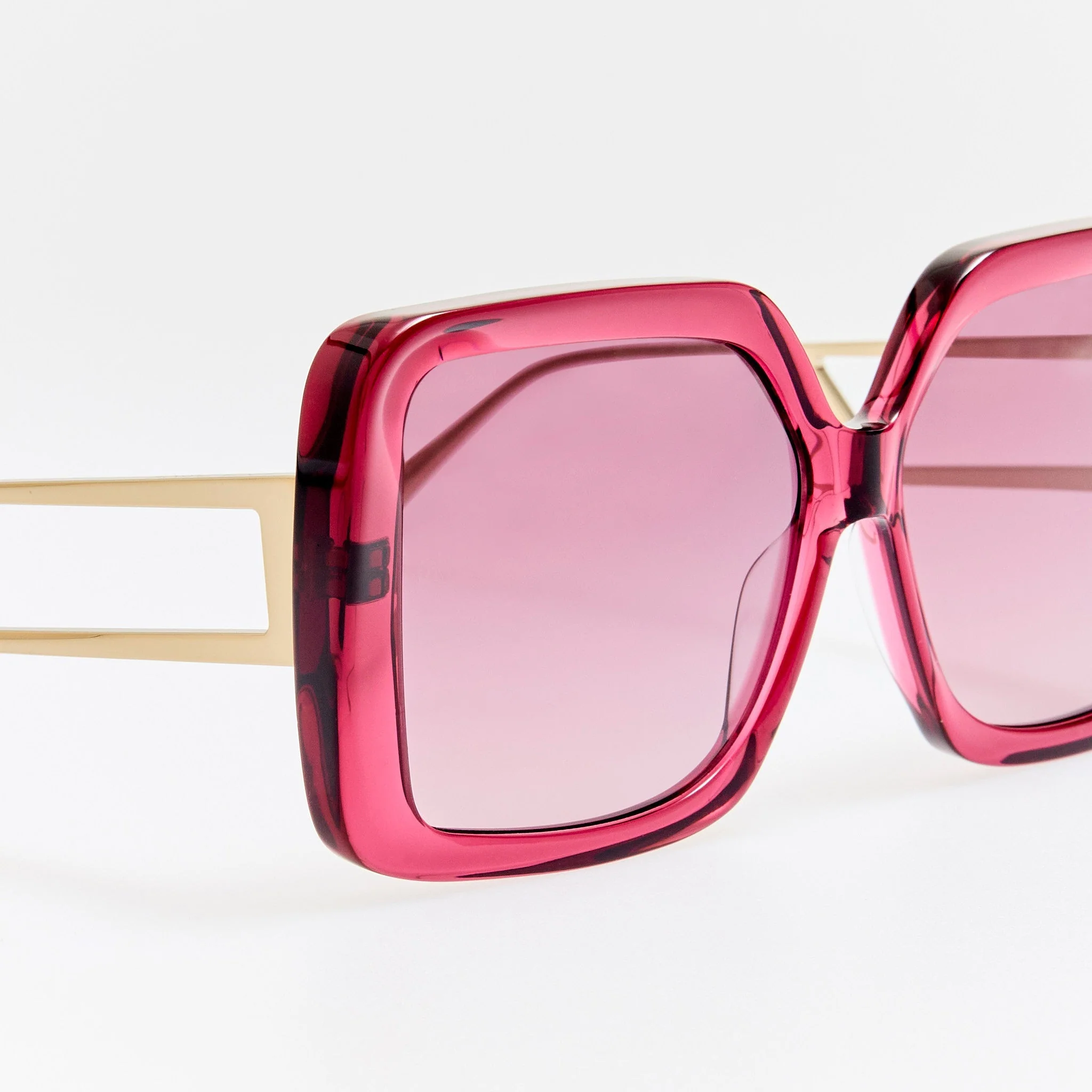 Macy Vista Temple Sunglasses in Wine - Image 4
