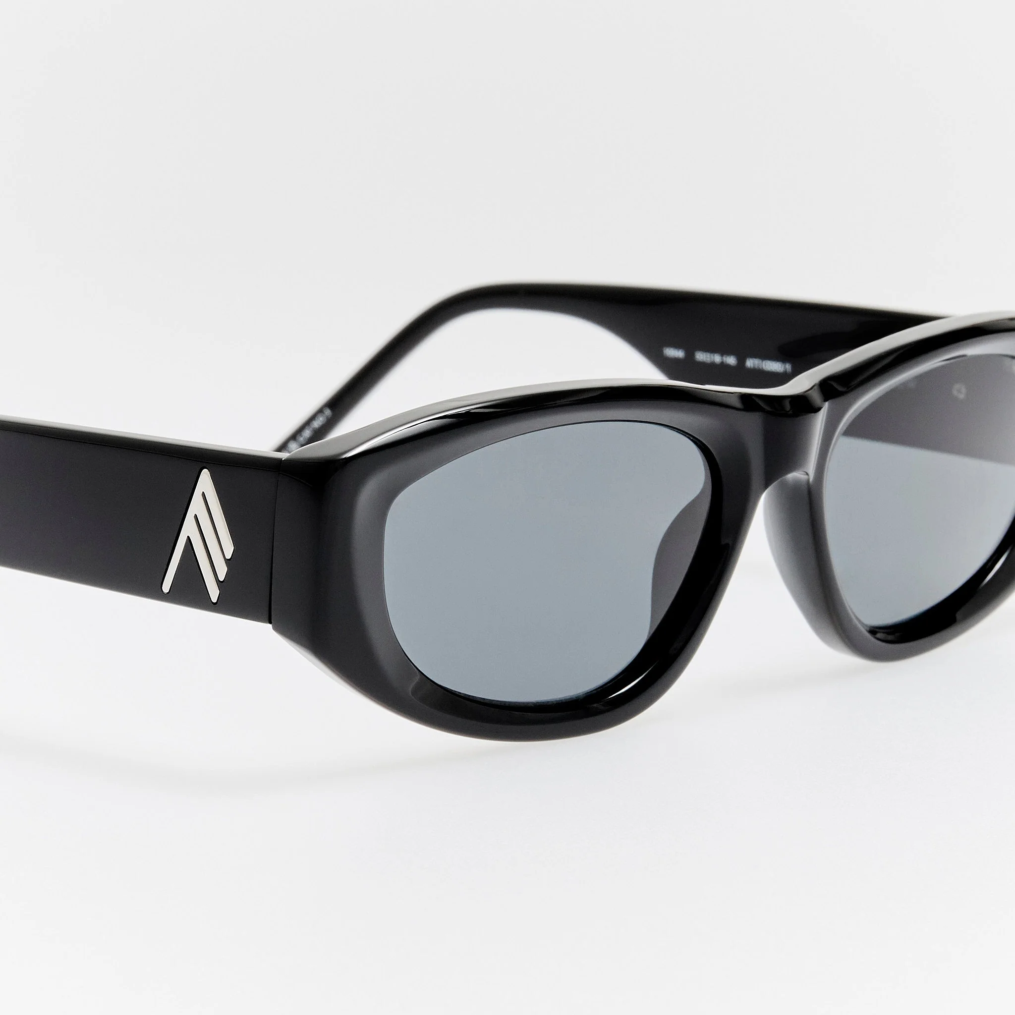 Maya D-Frame Sunglasses in Black and Grey - Image 4