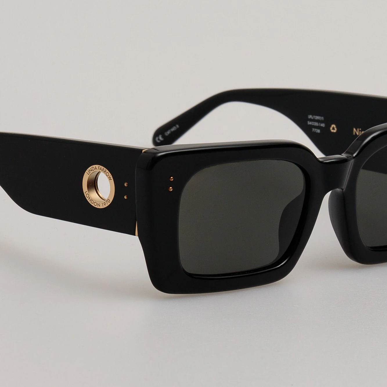 Nieve Sunglasses in Black - Image 4