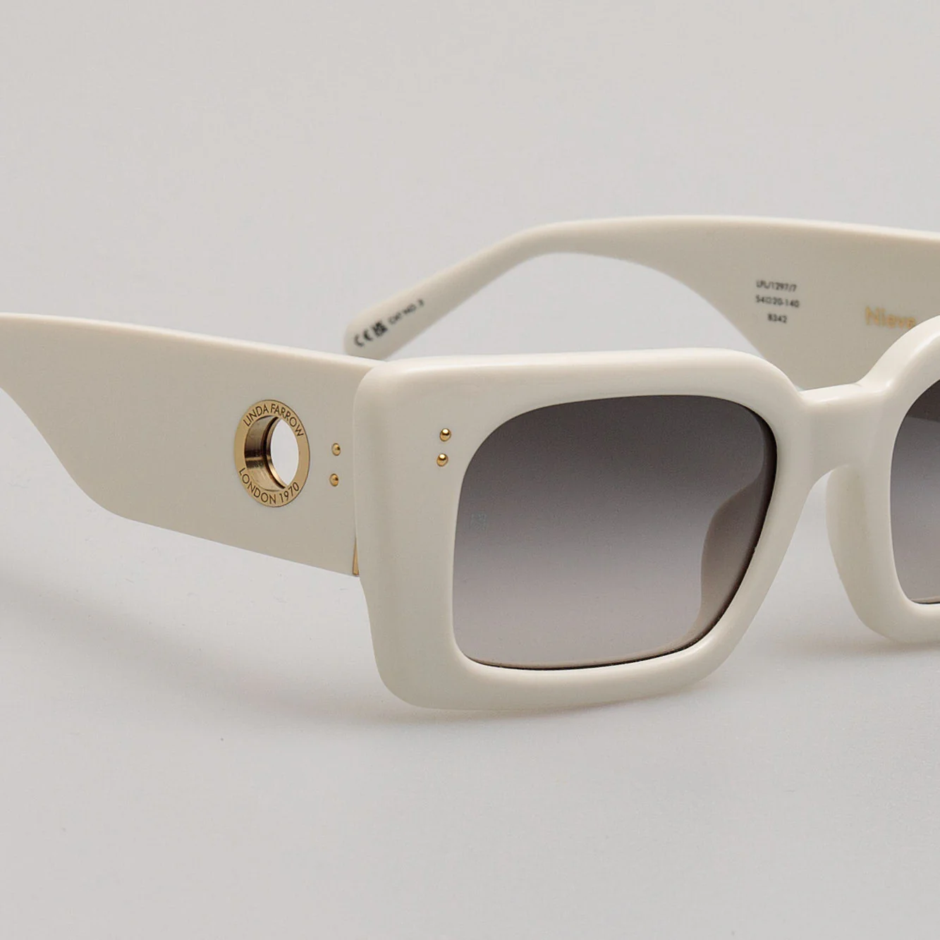 Nieve Sunglasses in White - Image 4
