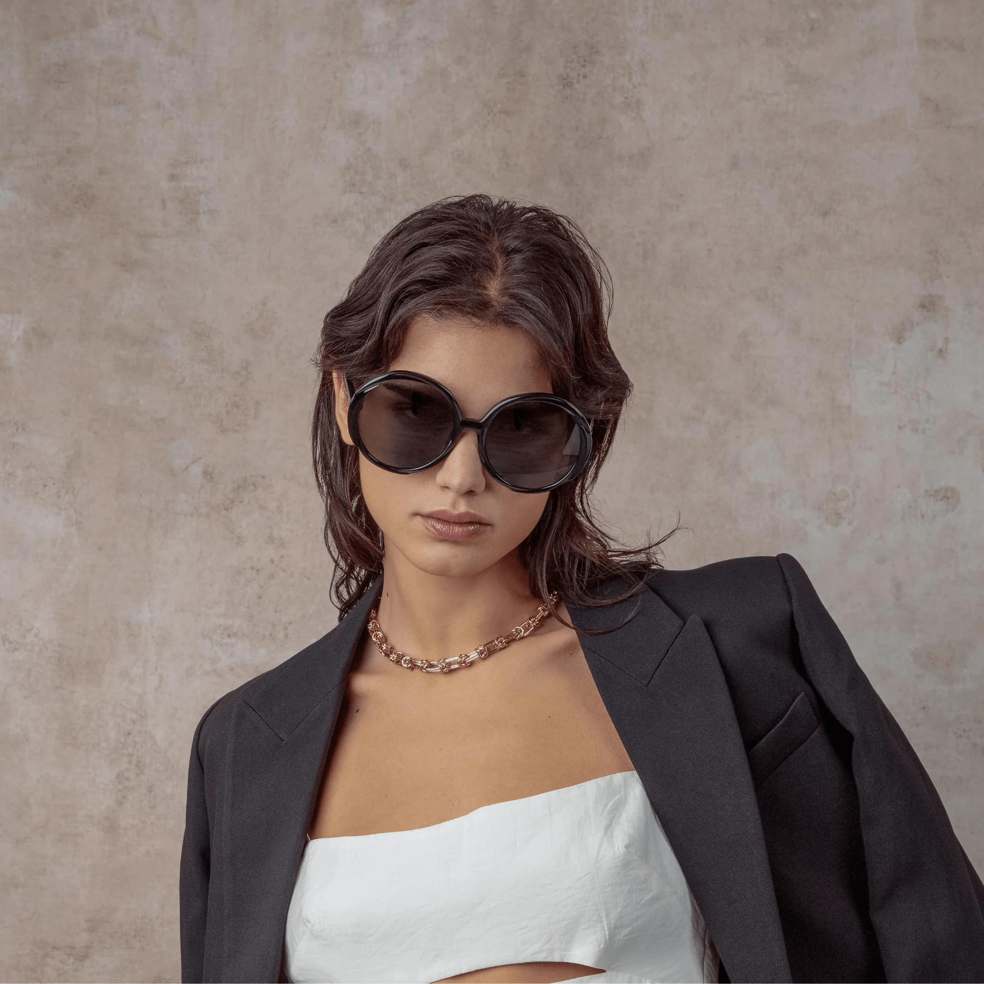 Otavia Sunglasses in Black - Image 3