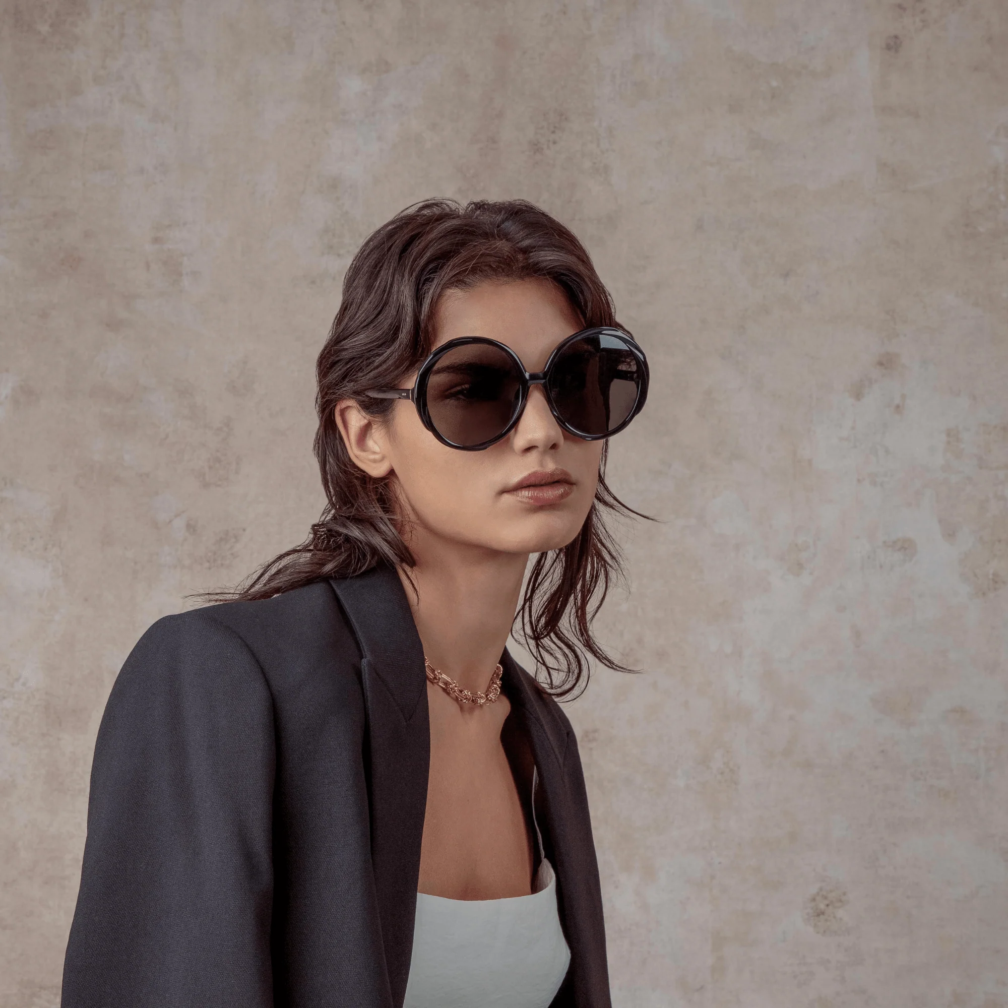 Otavia Sunglasses in Black - Image 4