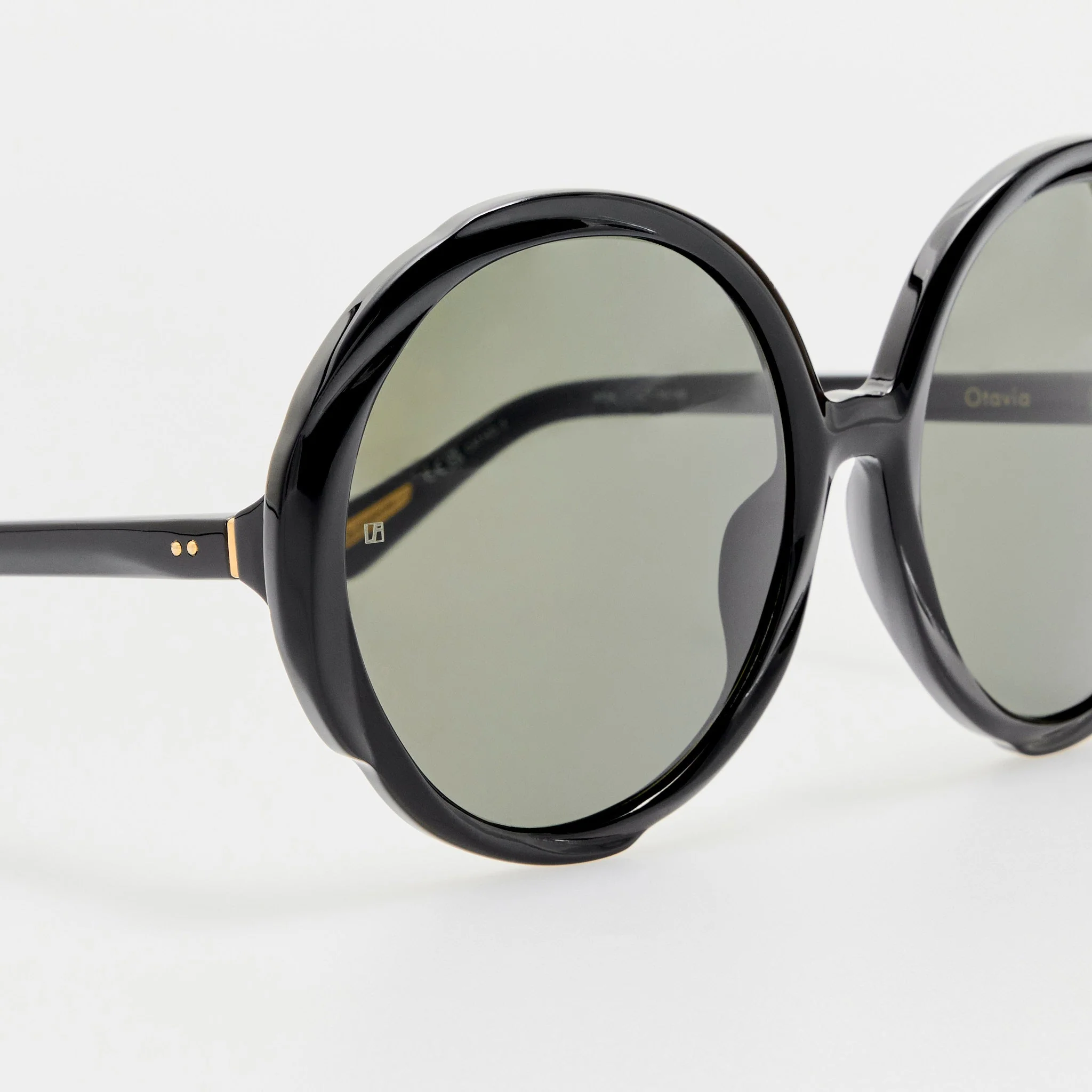 Otavia Sunglasses in Black - Image 6