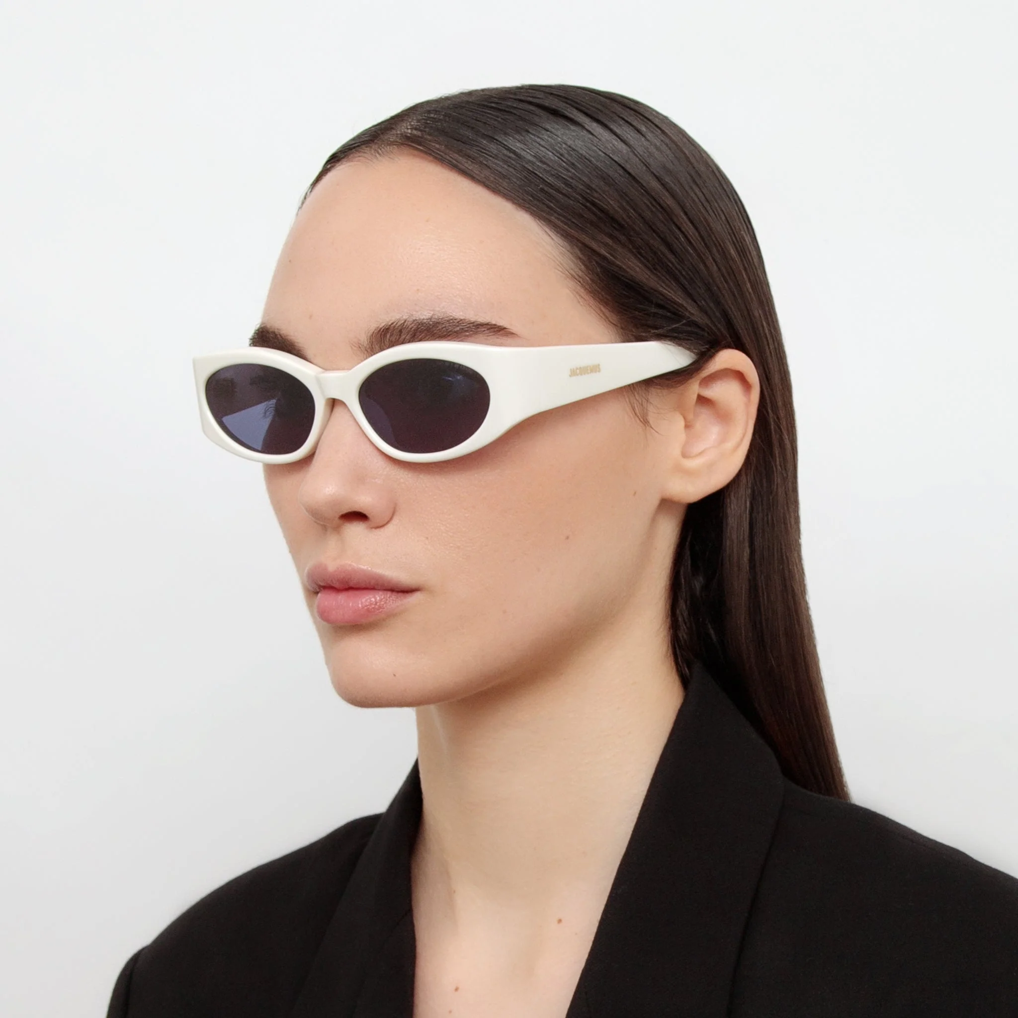Ovalo Oval Sunglasses in White - Image 3