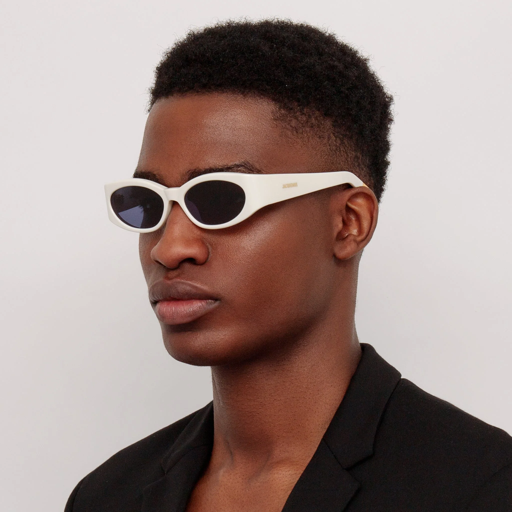 Ovalo Oval Sunglasses in White - Image 4