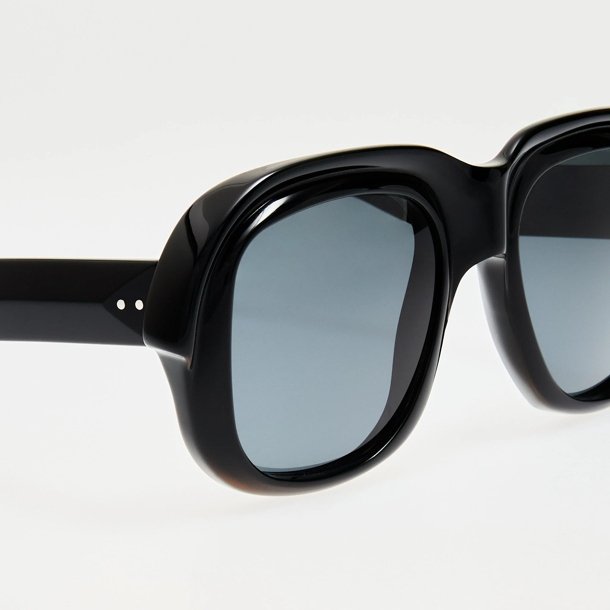 Oversize Sunglasses in Black - Image 4