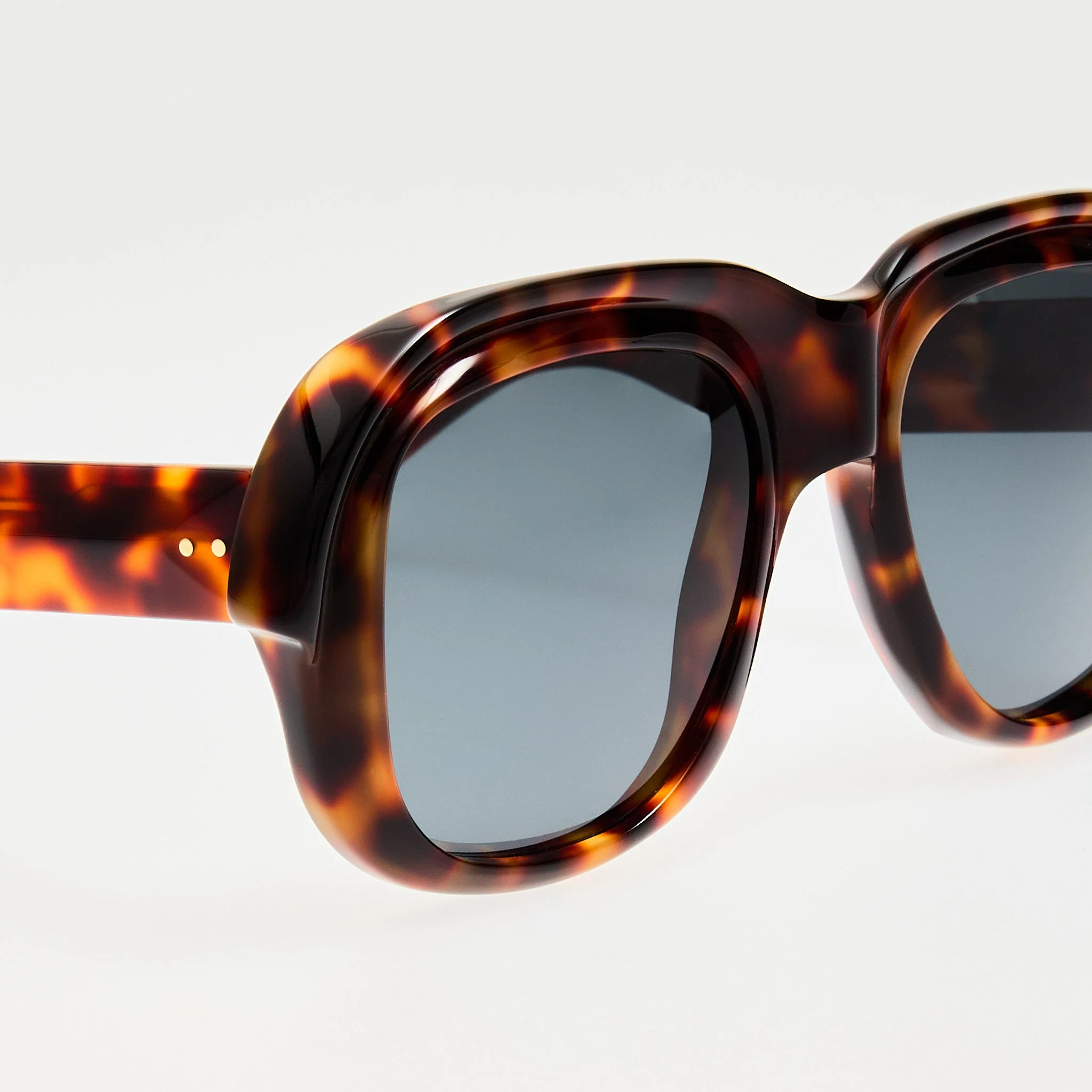 Oversize Sunglasses in Tortoiseshell - Image 4