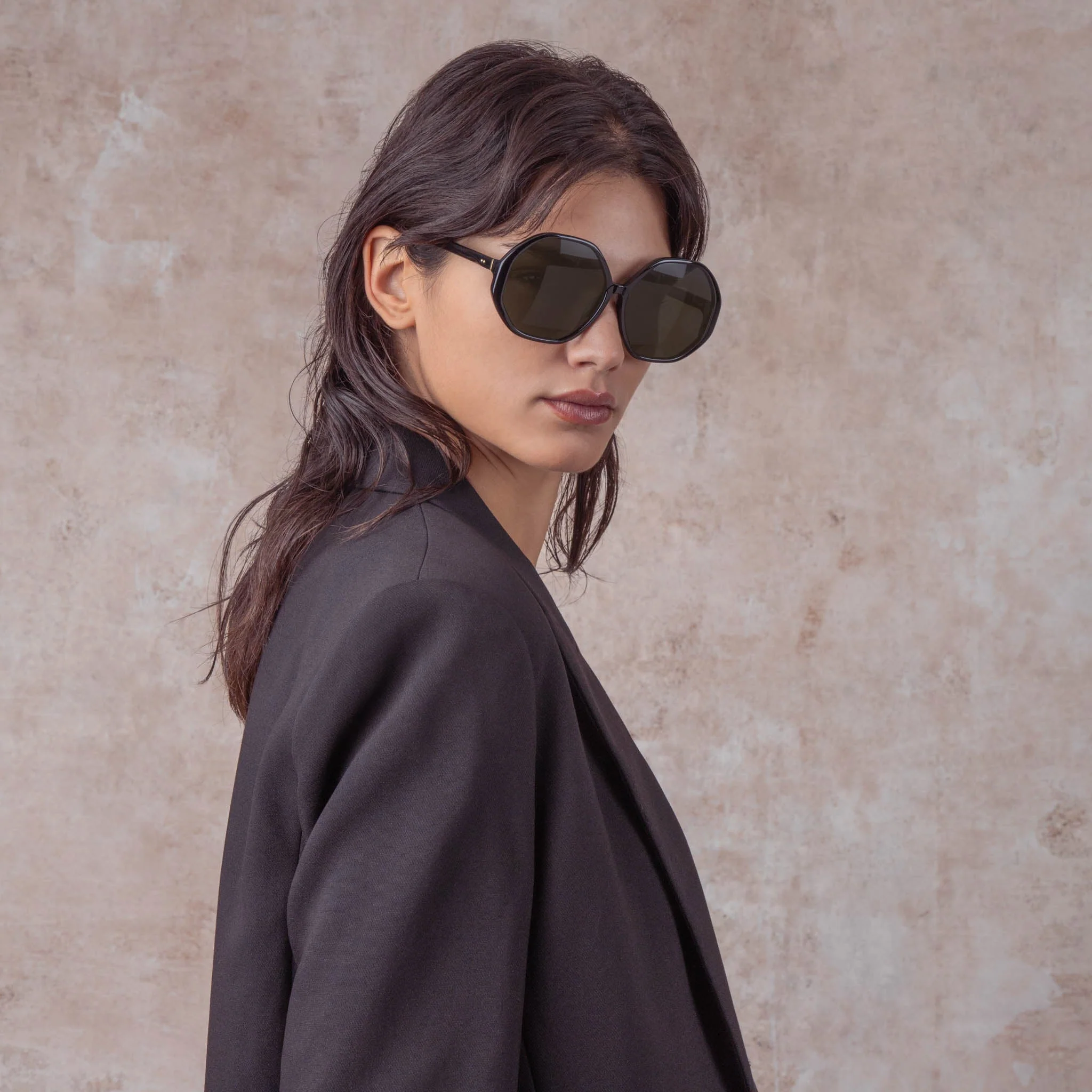 Paloma Sunglasses in Black - Image 4