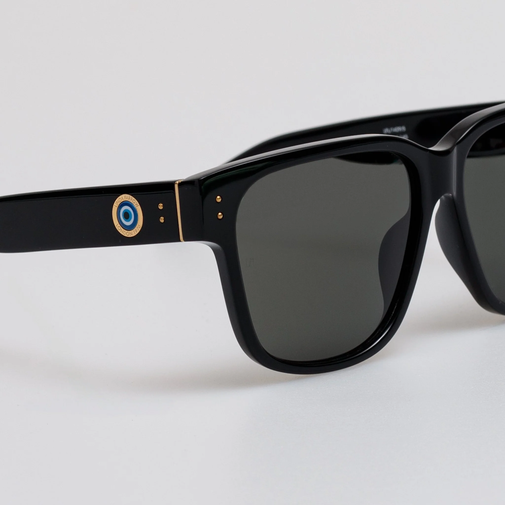 Perry Talisman Sunglasses in Black - Image 3