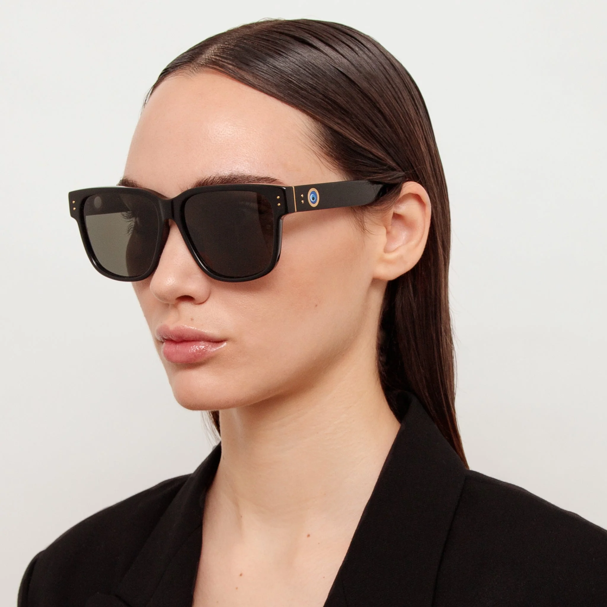 Perry Talisman Sunglasses in Black - Image 4