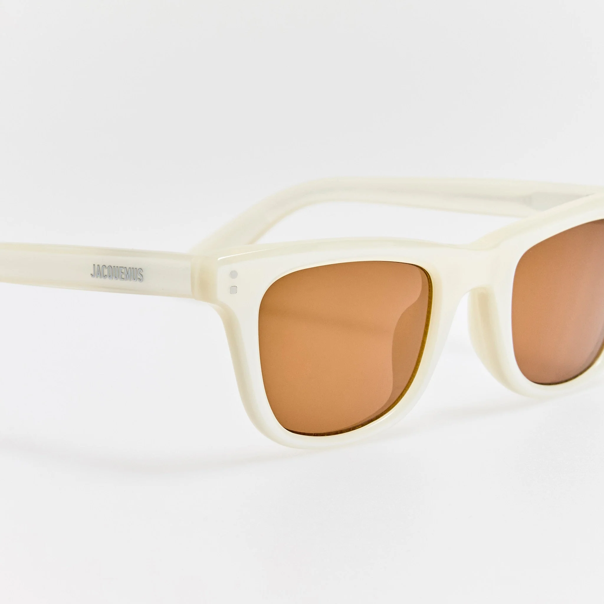 Pilotis Sunglasses in Metallic White - Image 4