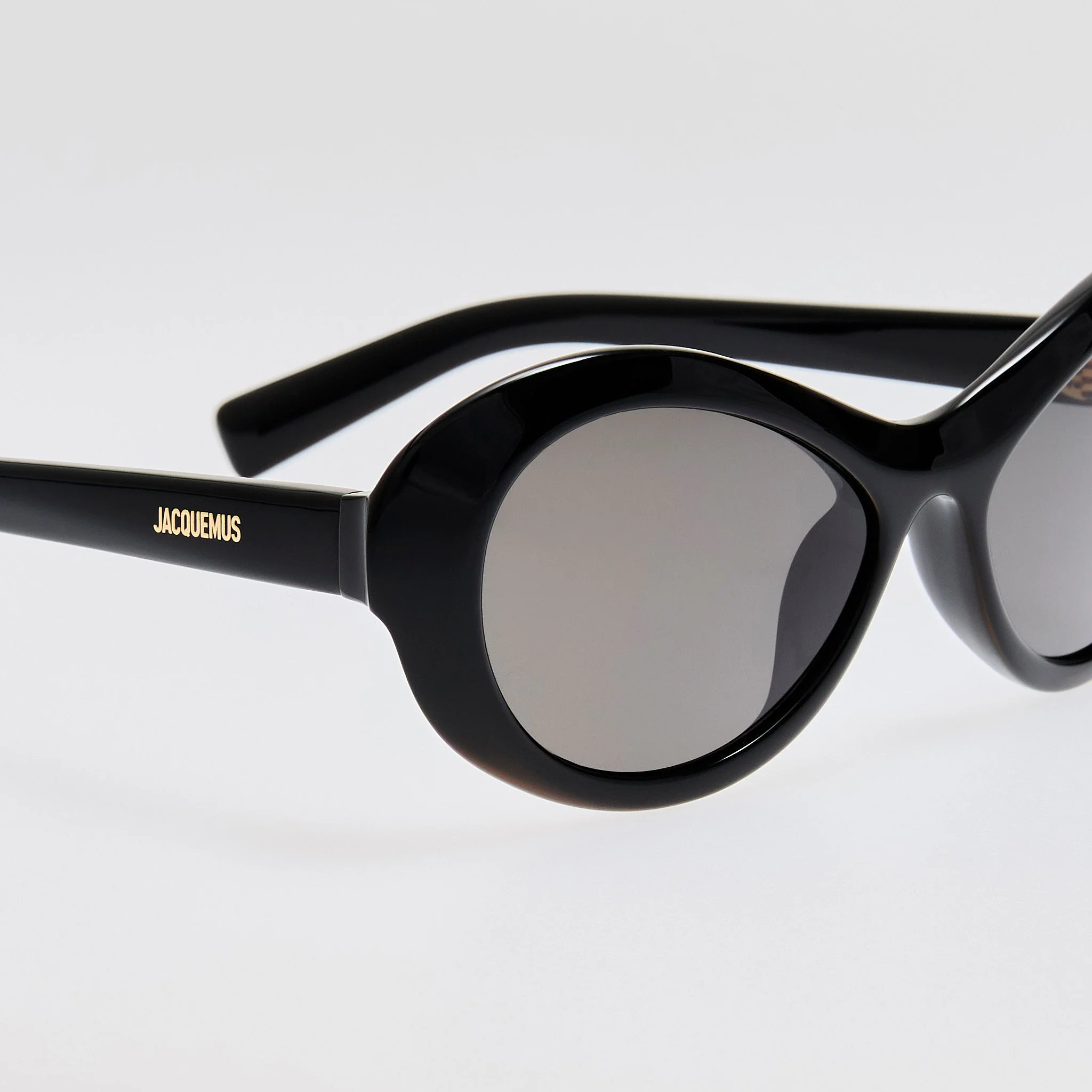 Rond Sunglasses in Black - Image 4