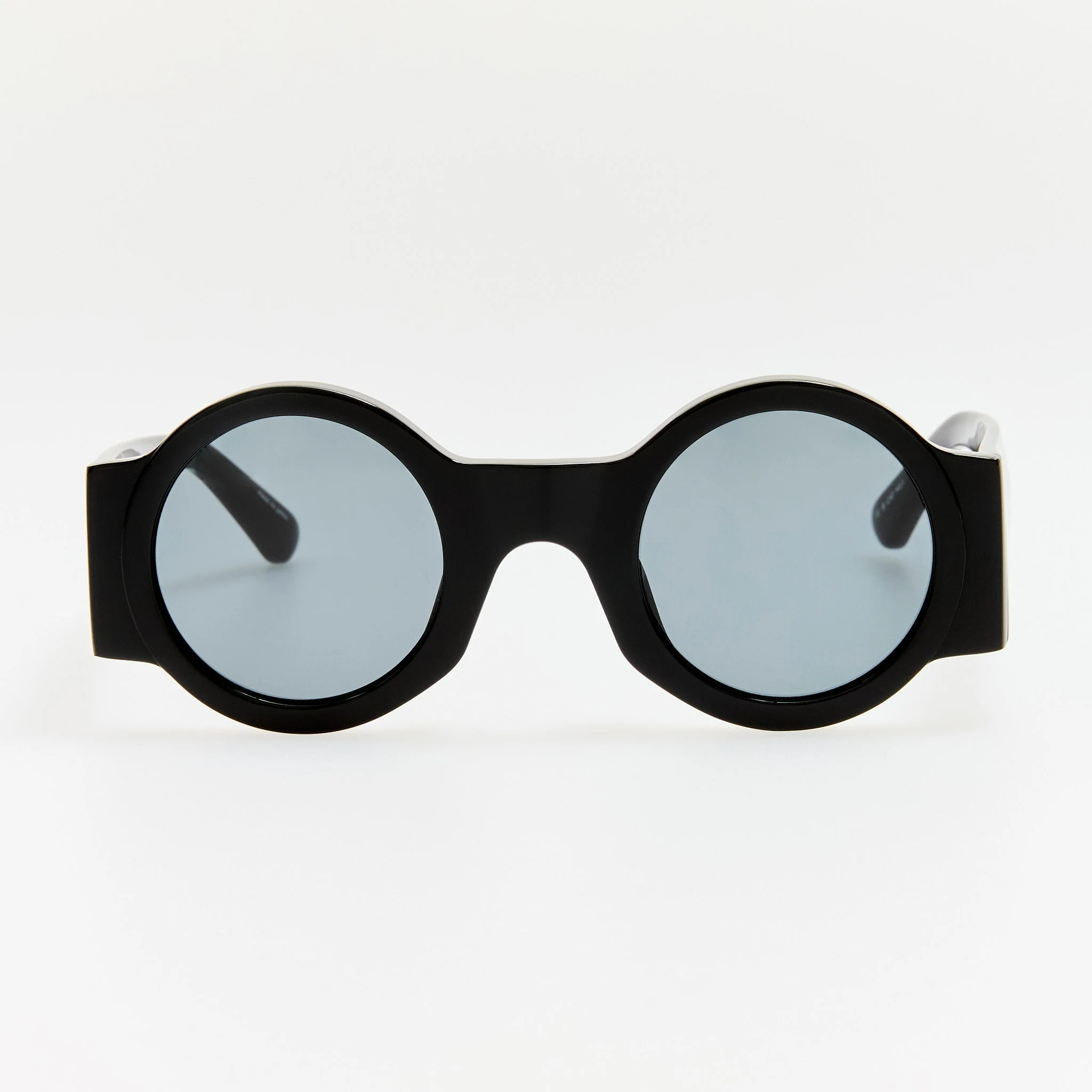 Round Sunglasses in Black