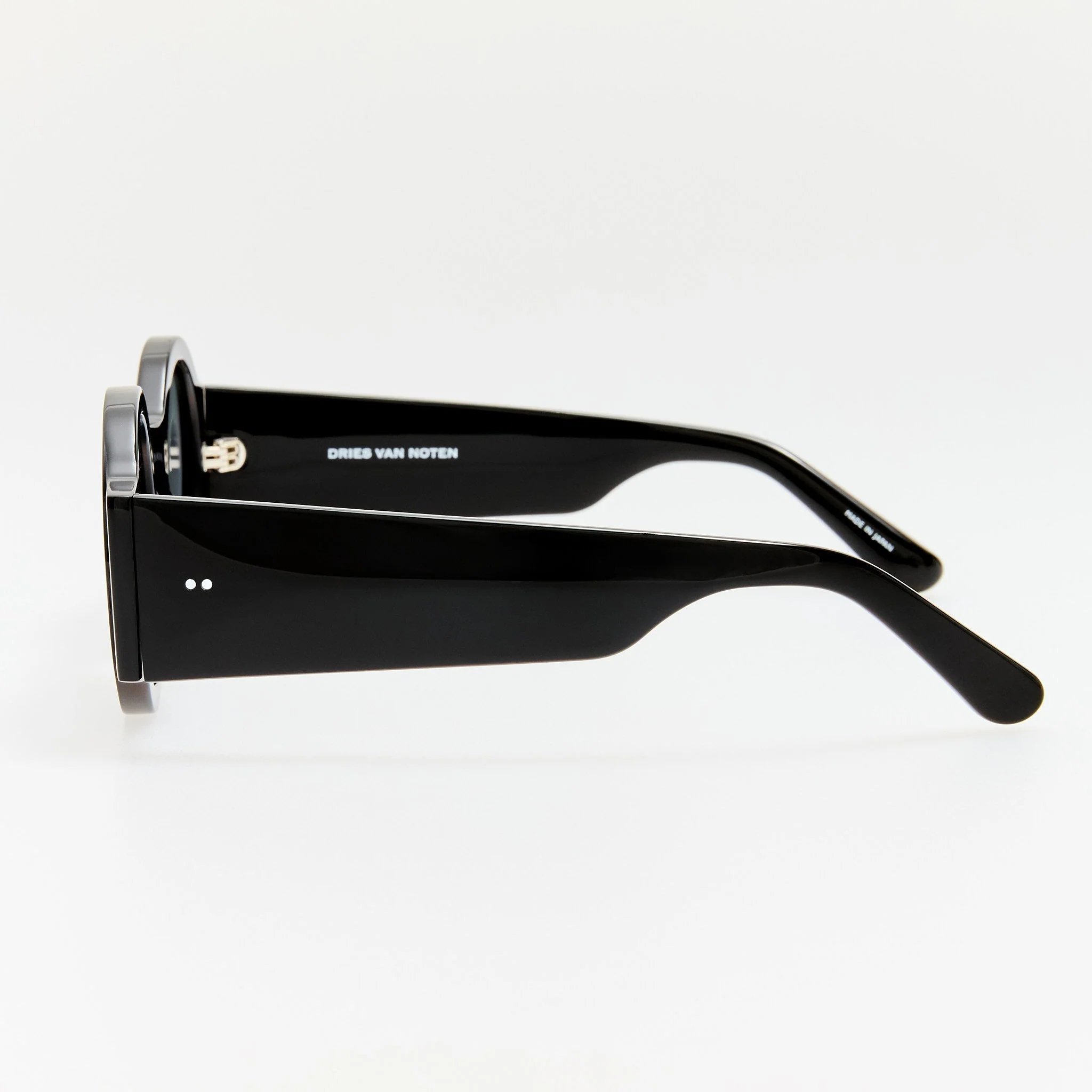 Round Sunglasses in Black - Image 2