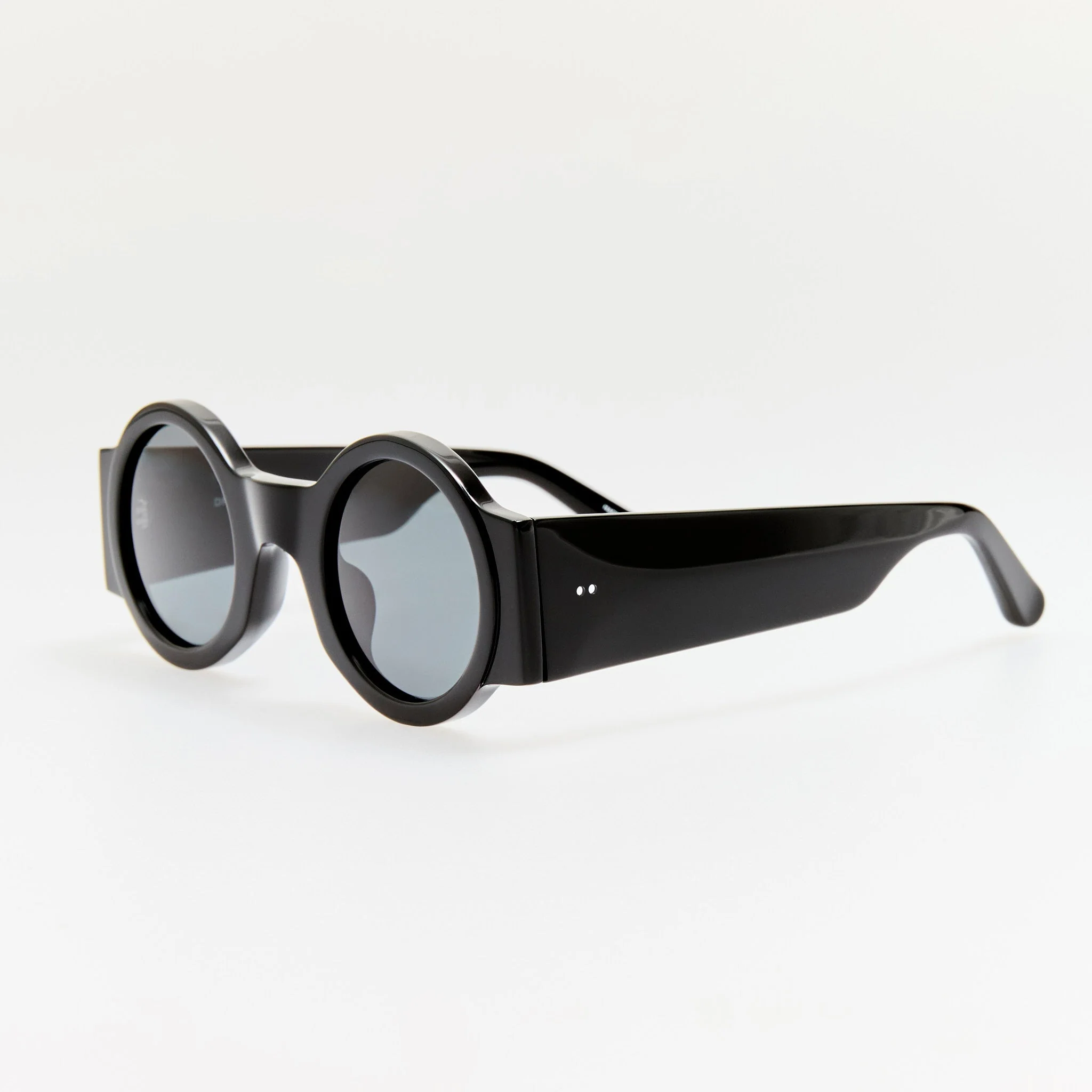 Round Sunglasses in Black - Image 3