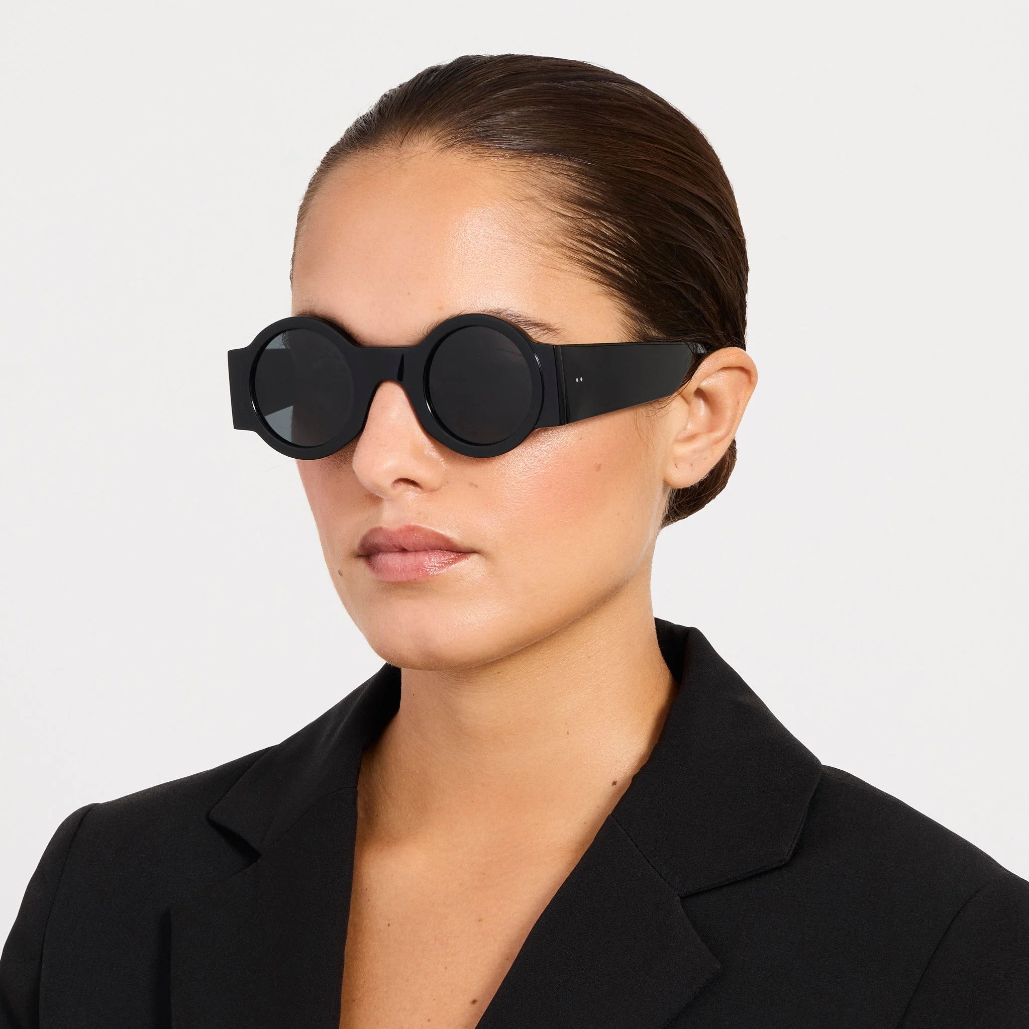 Round Sunglasses in Black - Image 6
