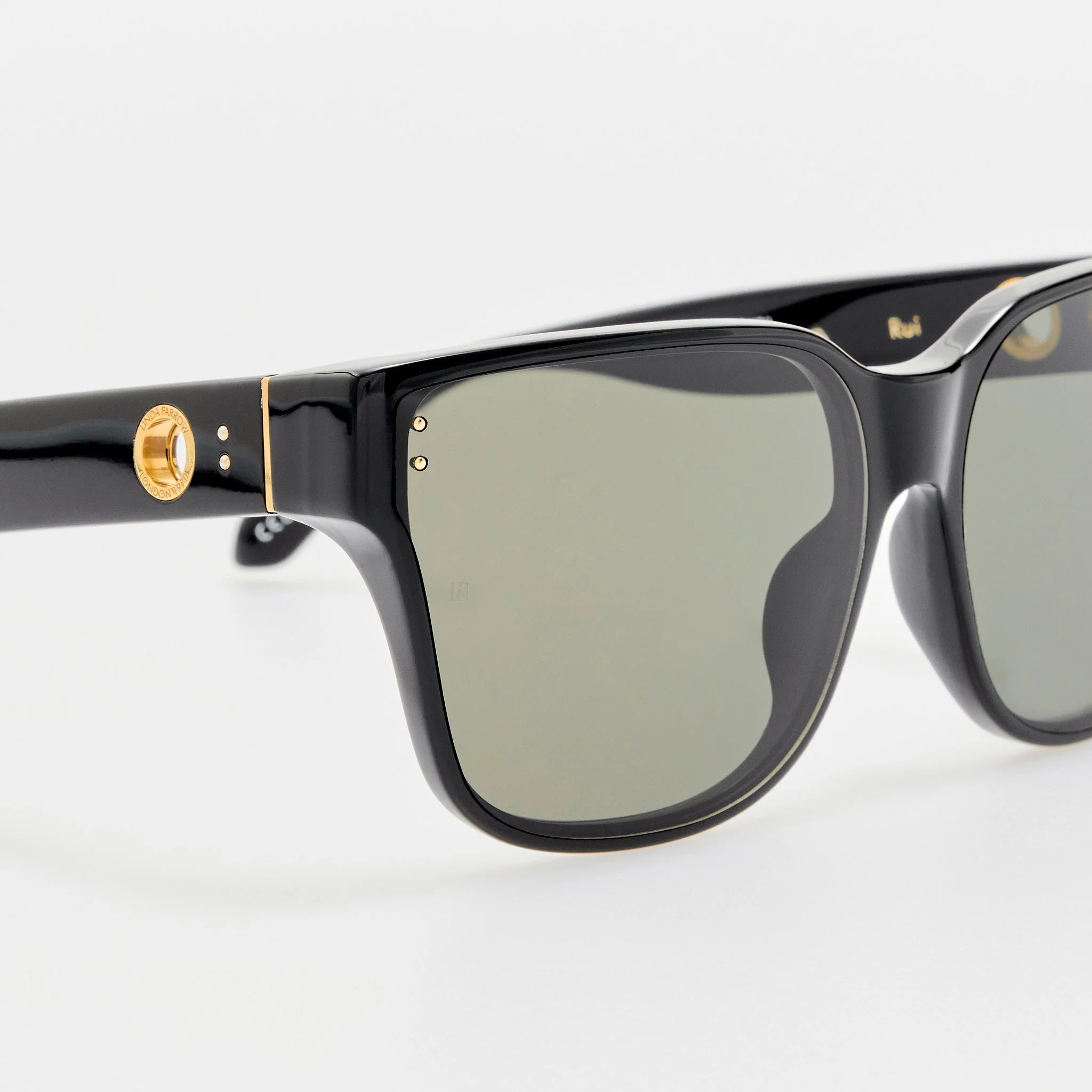 Rui Oversize Sunglasses in Black - Image 6