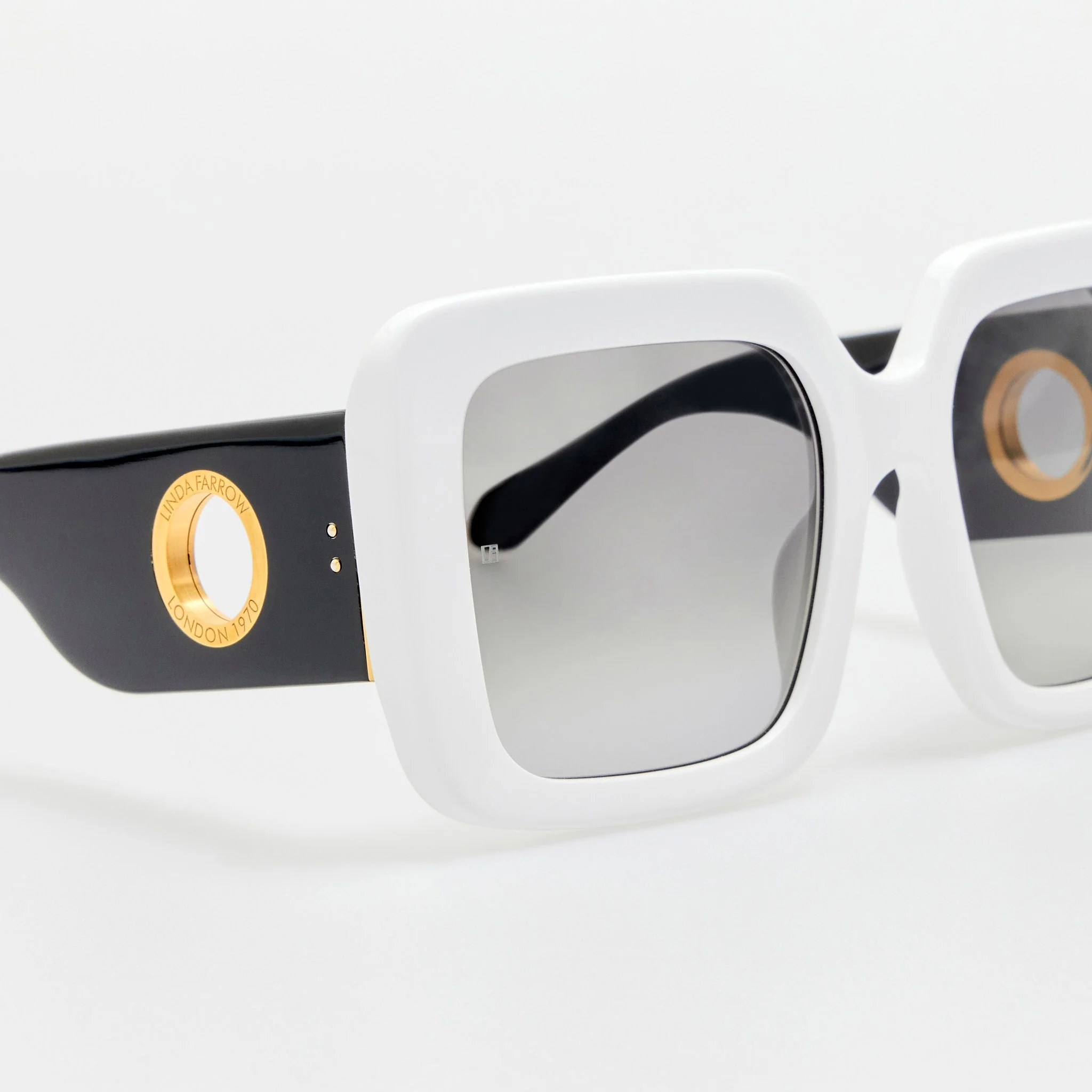 Shelly Oversize Sunglasses in White - Image 5