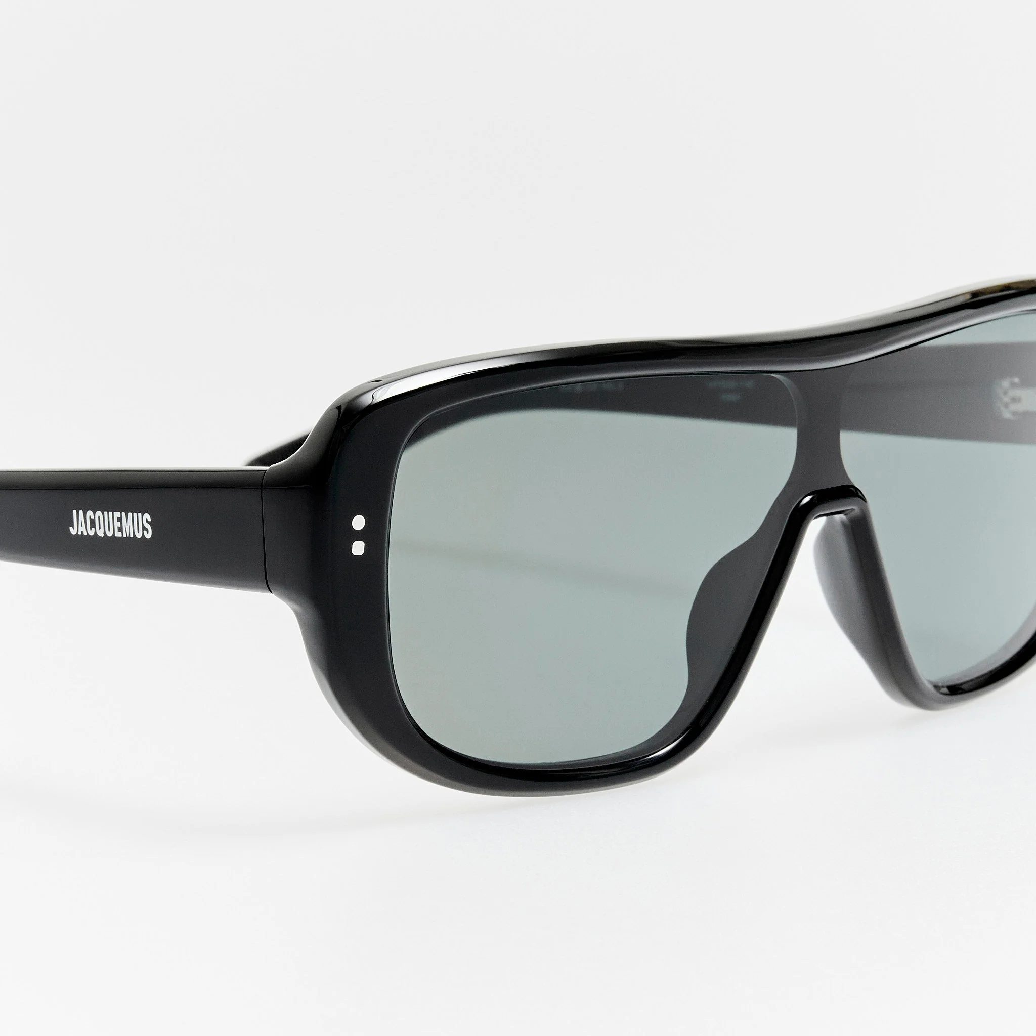 Masco Sunglasses in Black - Image 4