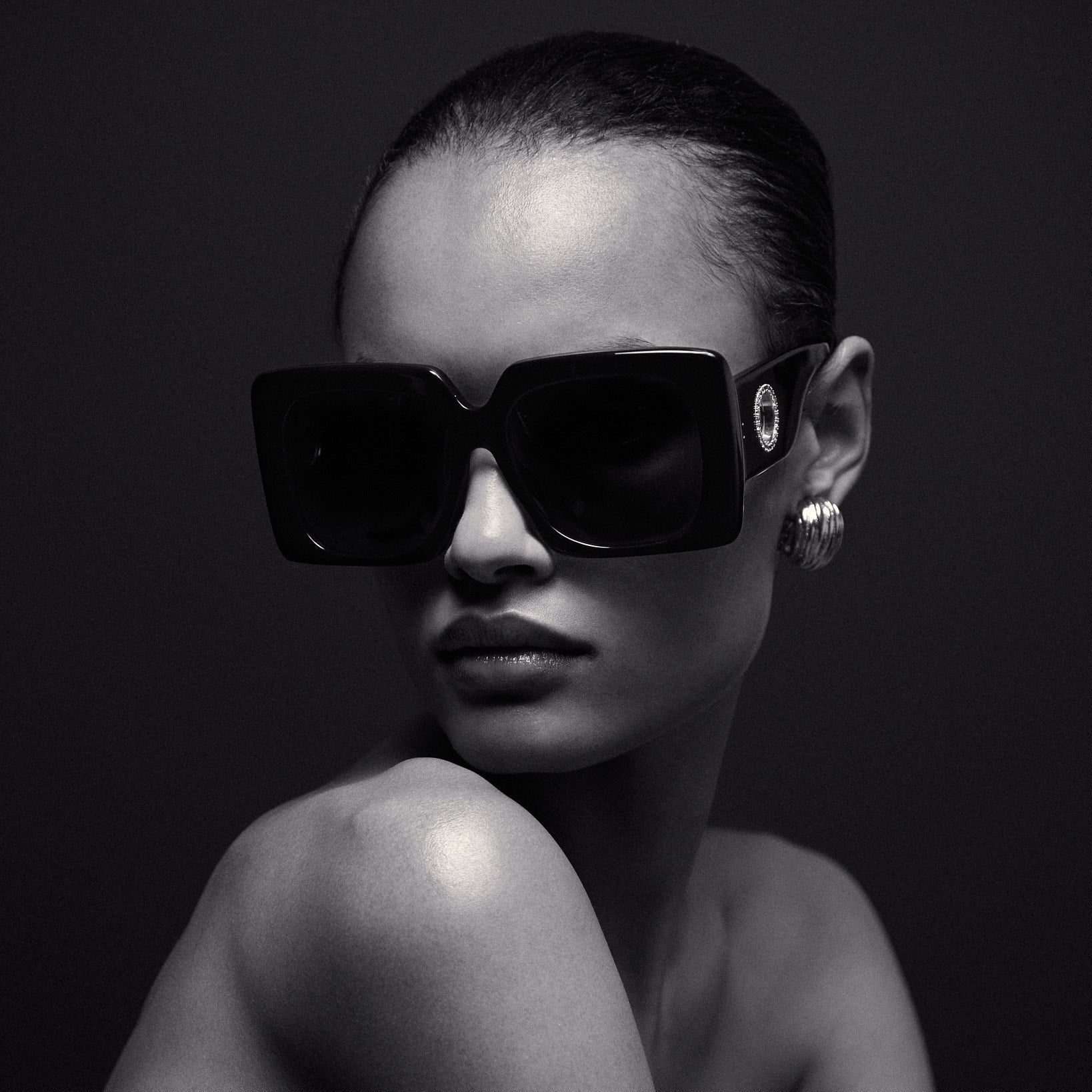 Sierra Sunglasses in Black with Rainbow Sapphires and 22K Gold - Image 4