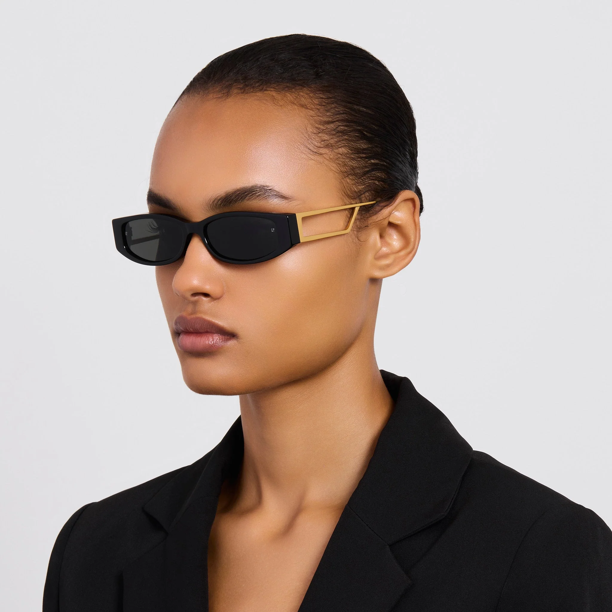 Susie Vista Temple Sunglasses in Black - Image 3