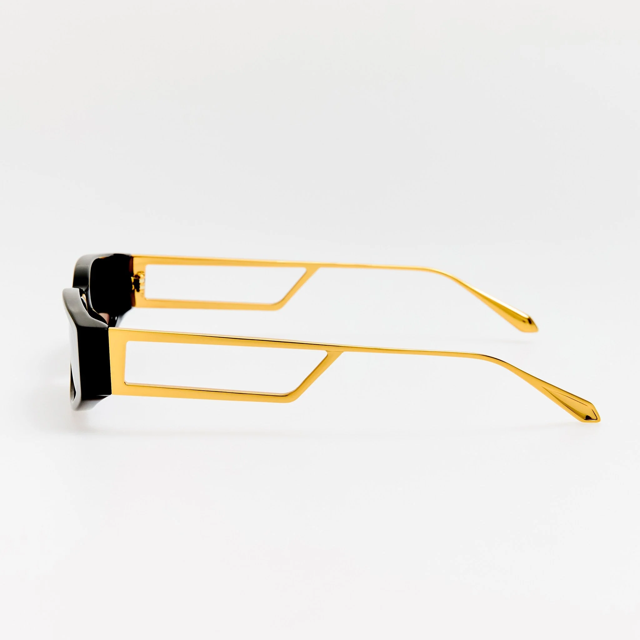 Susie Vista Temple Sunglasses in Black - Image 5