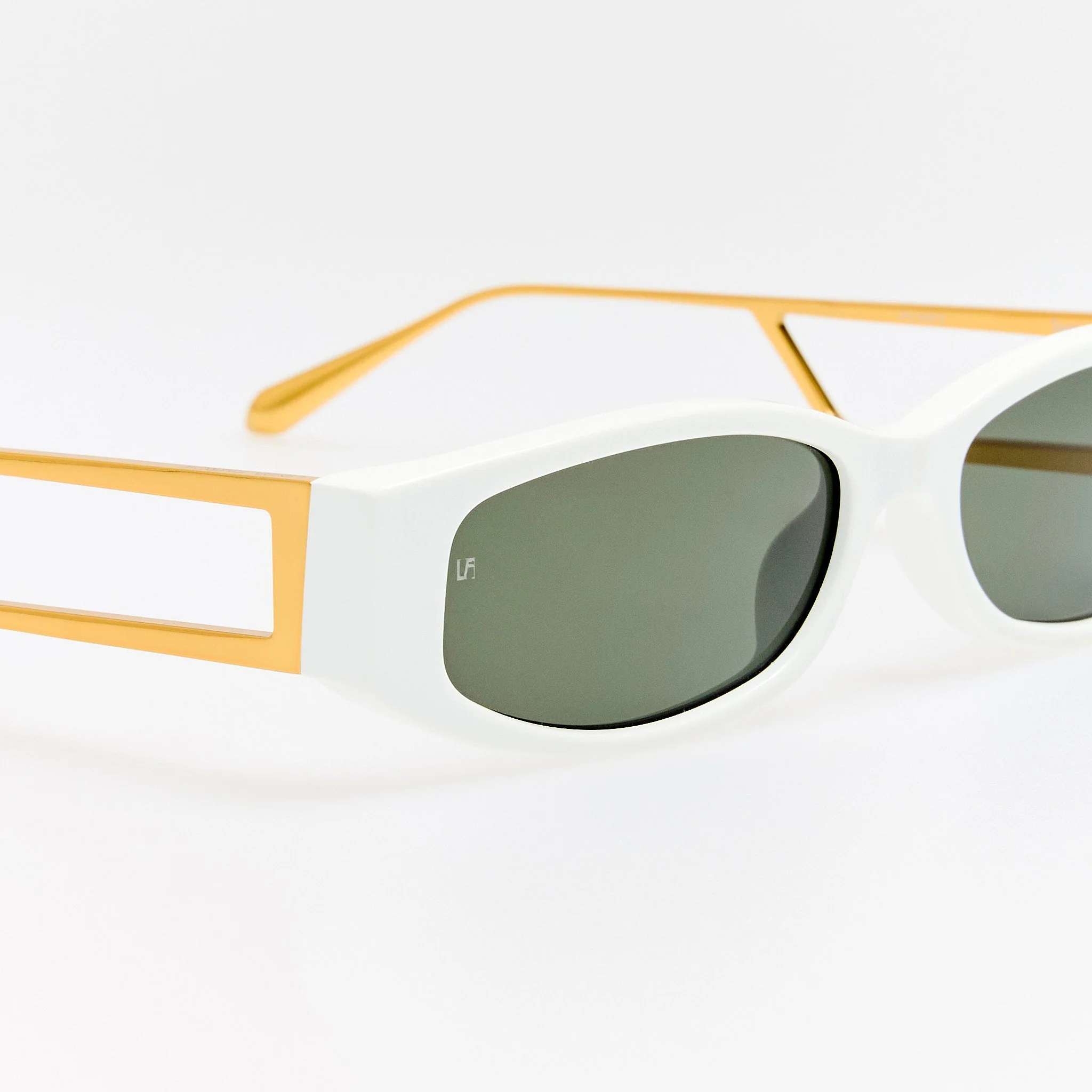 Susie Vista Temple Sunglasses in White - Image 6