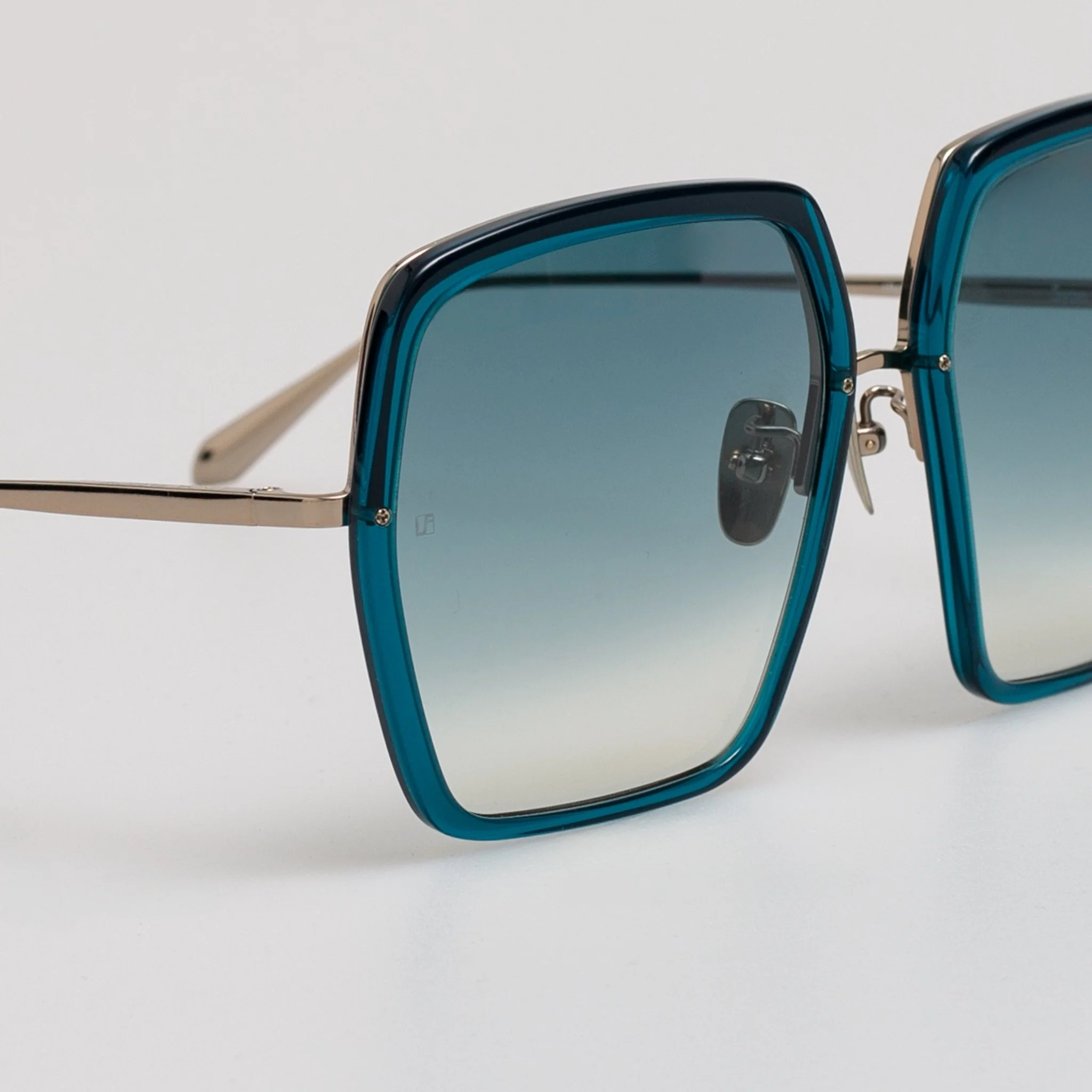 Syan Oversize Sunglasses in Aqua - Image 4