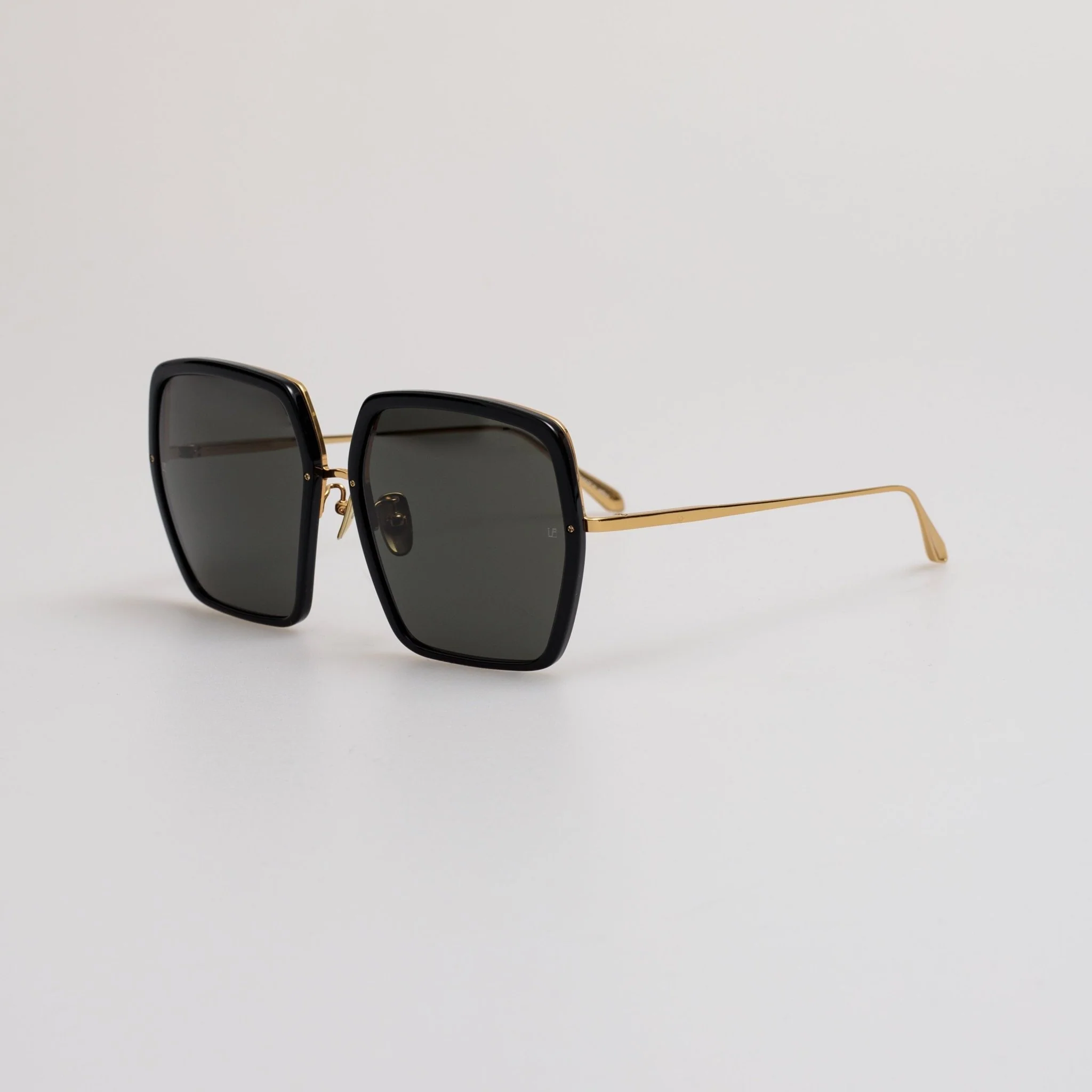 Syan Oversize Sunglasses in Black - Image 2