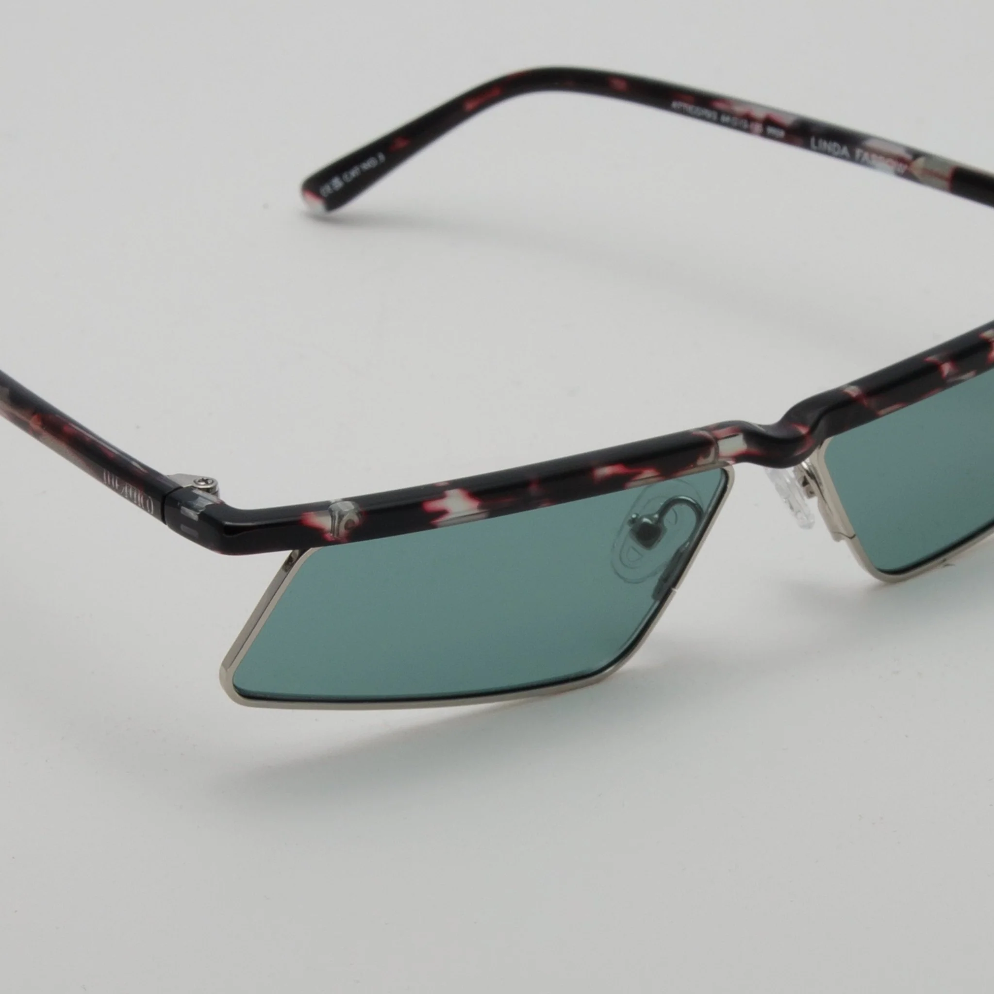 Aria Cat Eye Sunglasses in Silver - Image 3