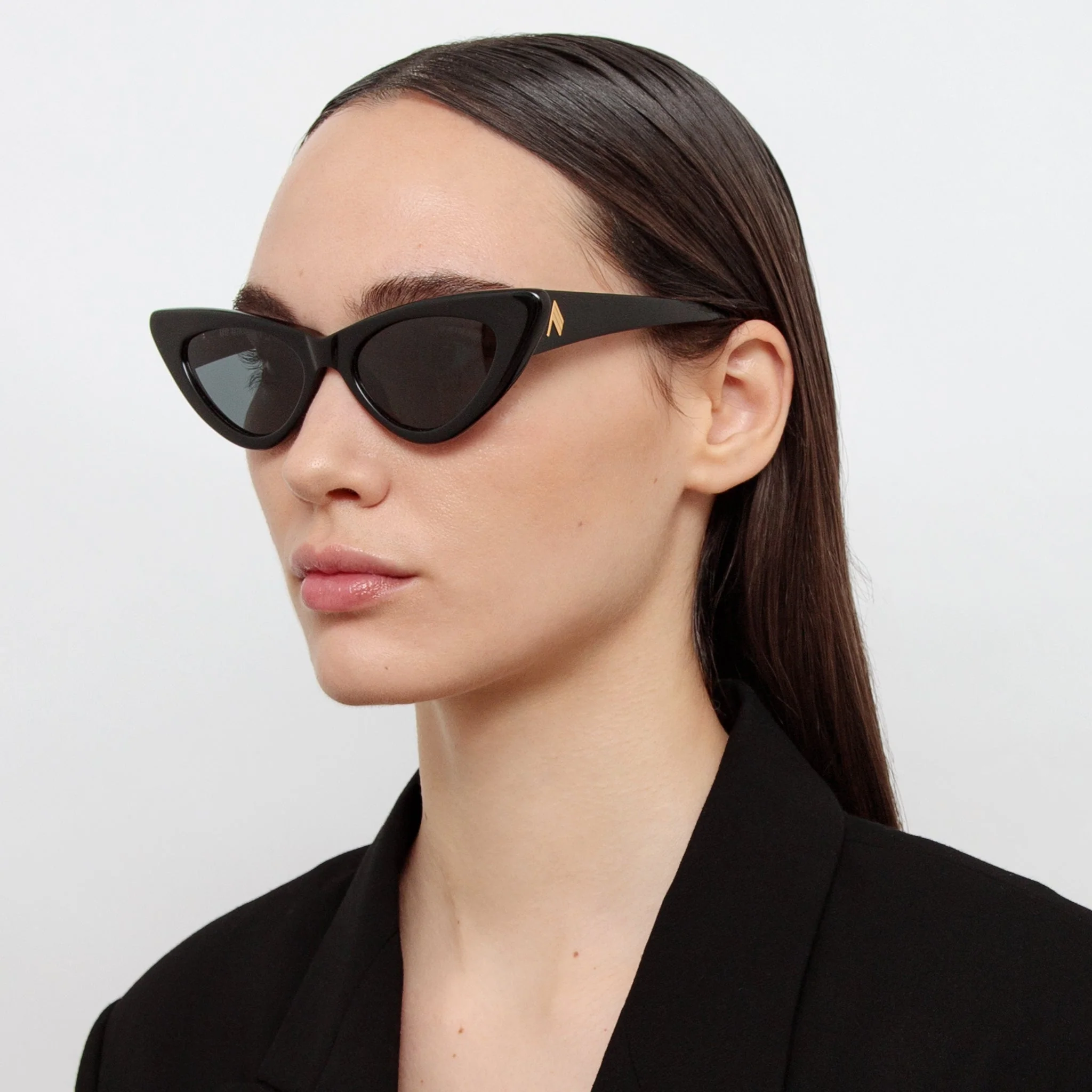 Dora Sunglasses in Black - Image 3