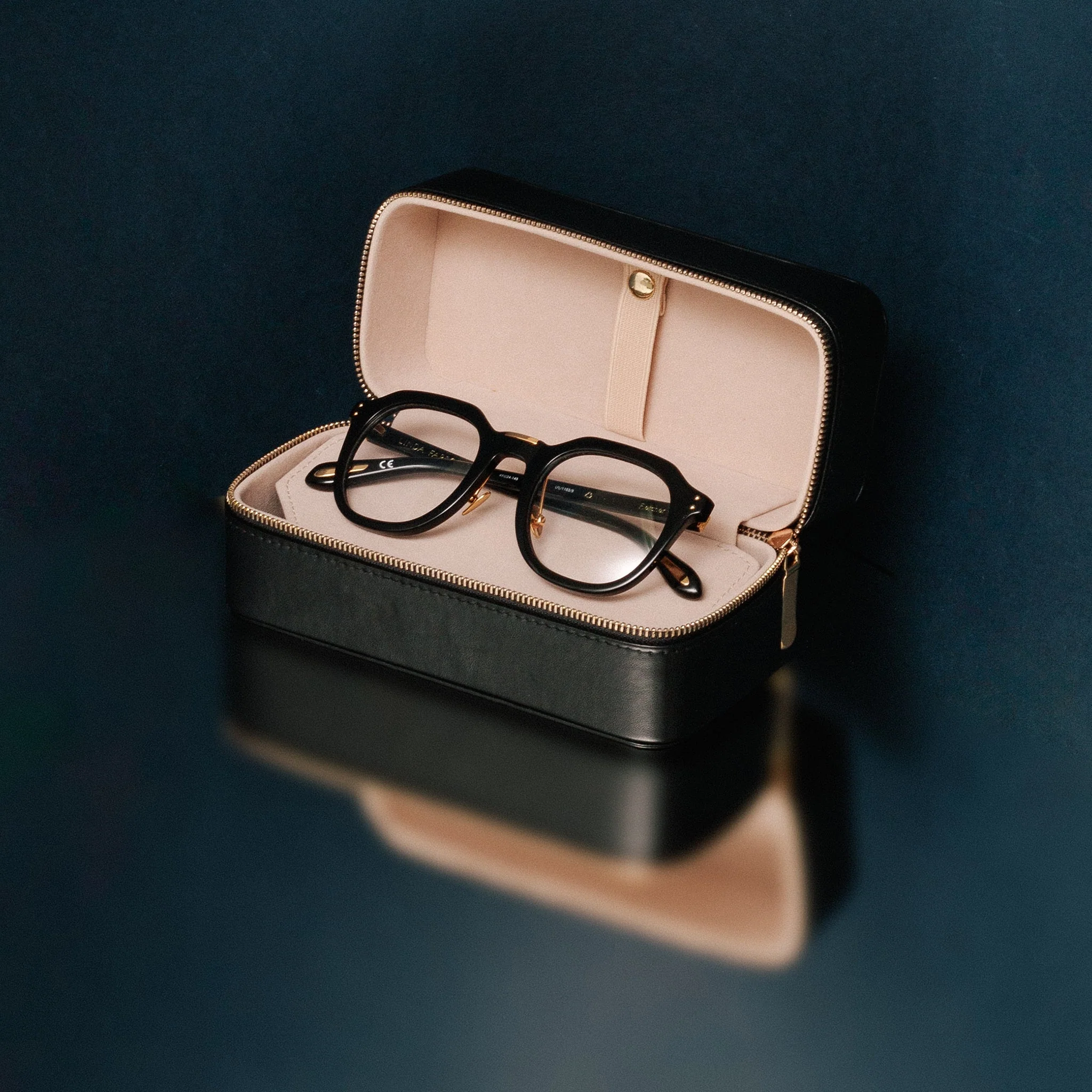 Two Pair Square Zip Travel Case in Black