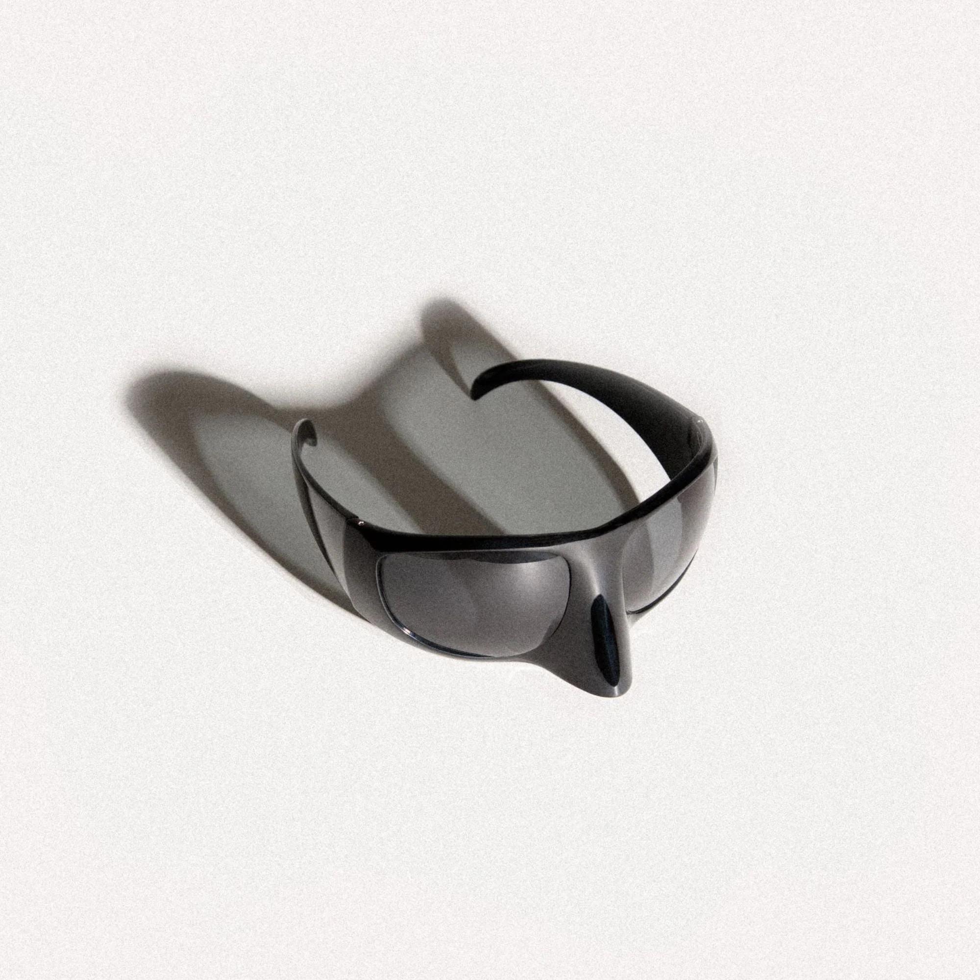The Mask Sunglasses in Black - Image 3