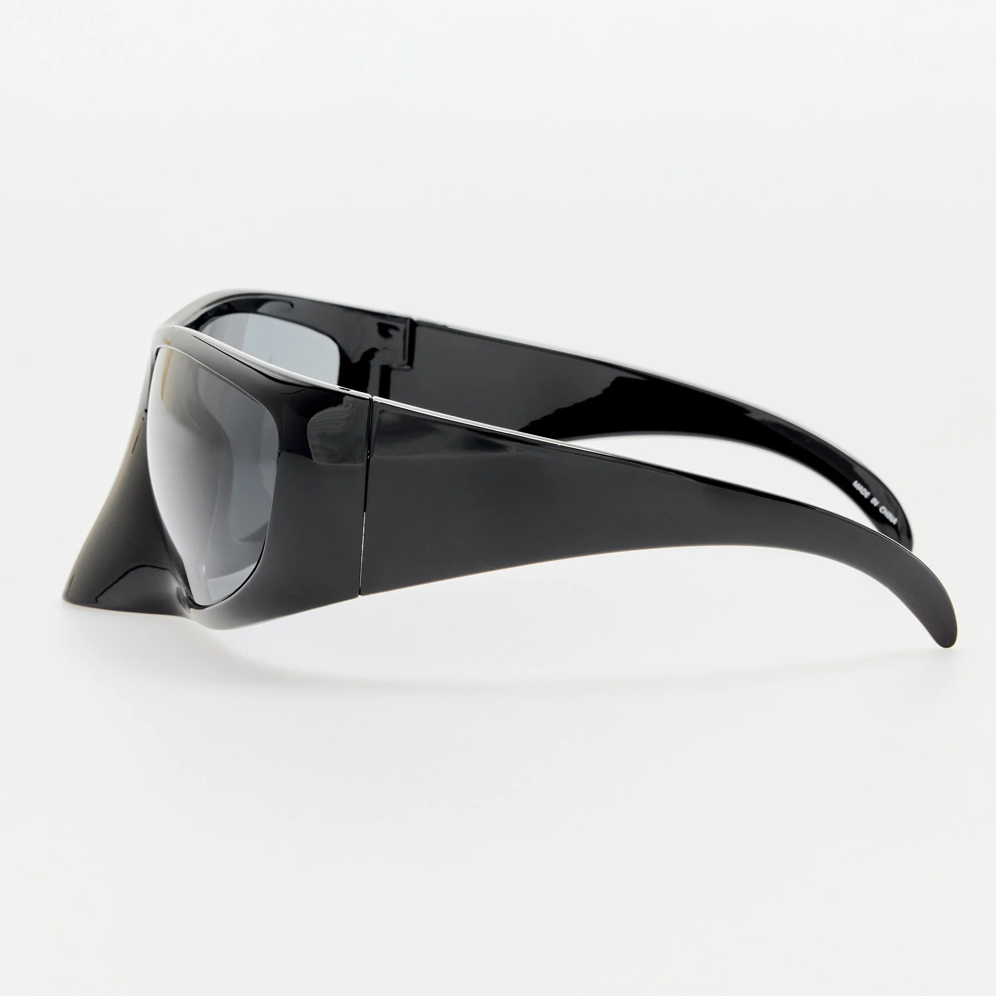The Mask Sunglasses in Black - Image 4