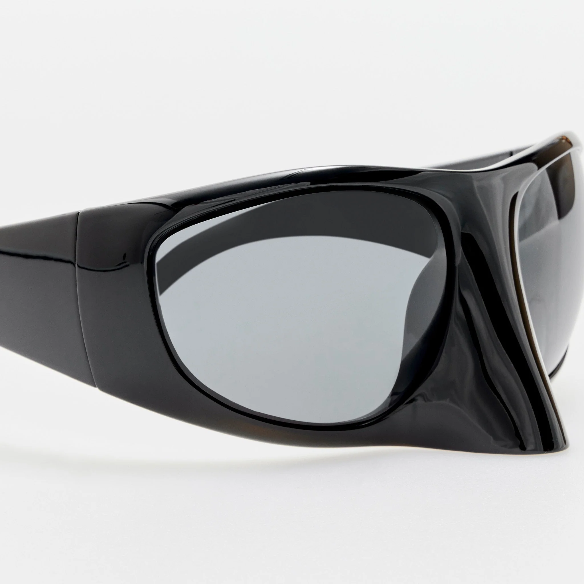 The Mask Sunglasses in Black - Image 5
