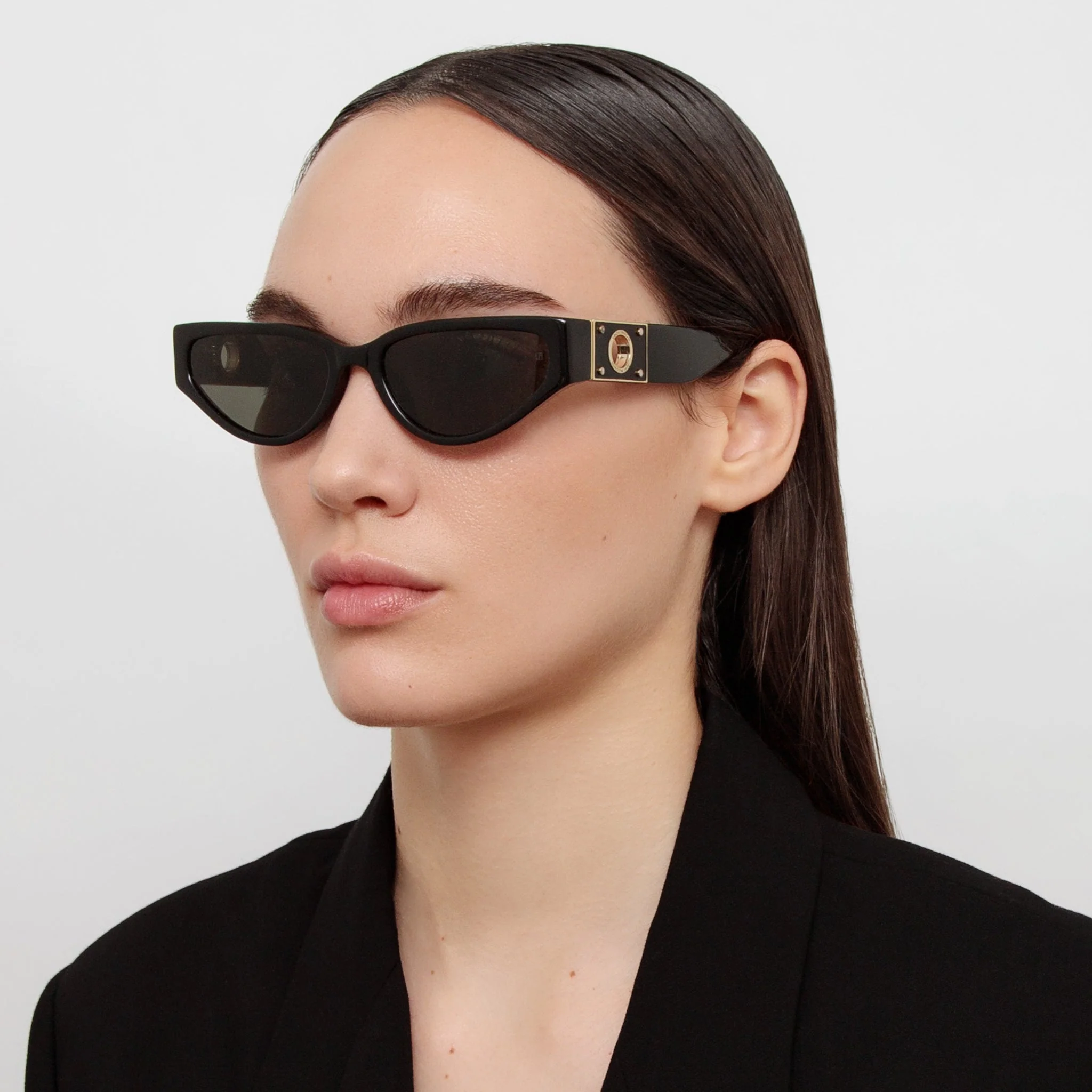 Tomie Sunglasses in Black - Image 2