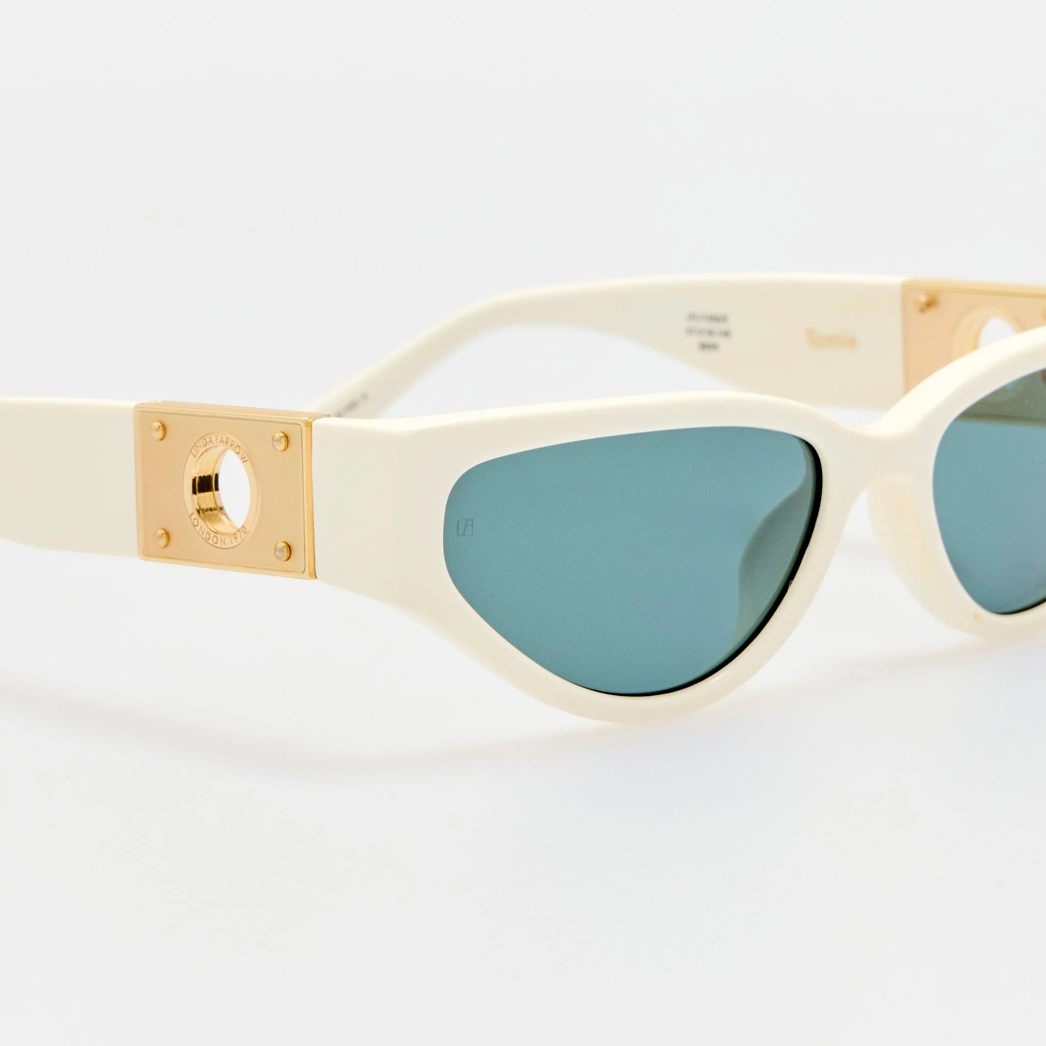 Tomie Sunglasses in White - Image 6