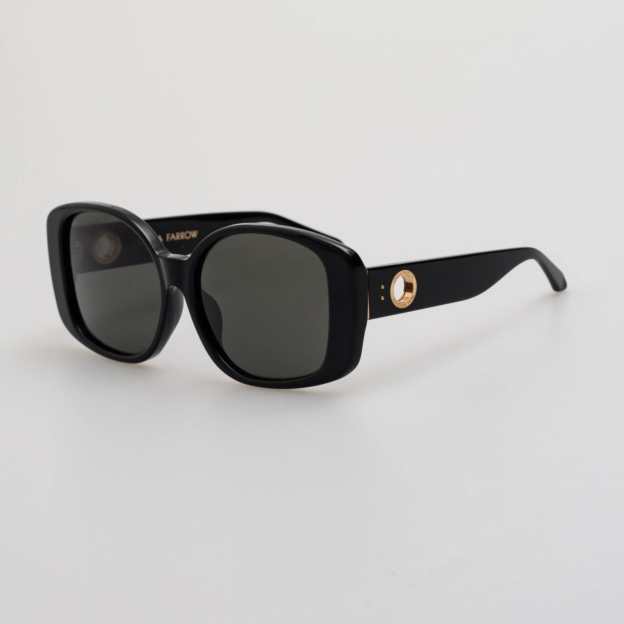 Venus Oversized Sunglasses in Black - Image 2