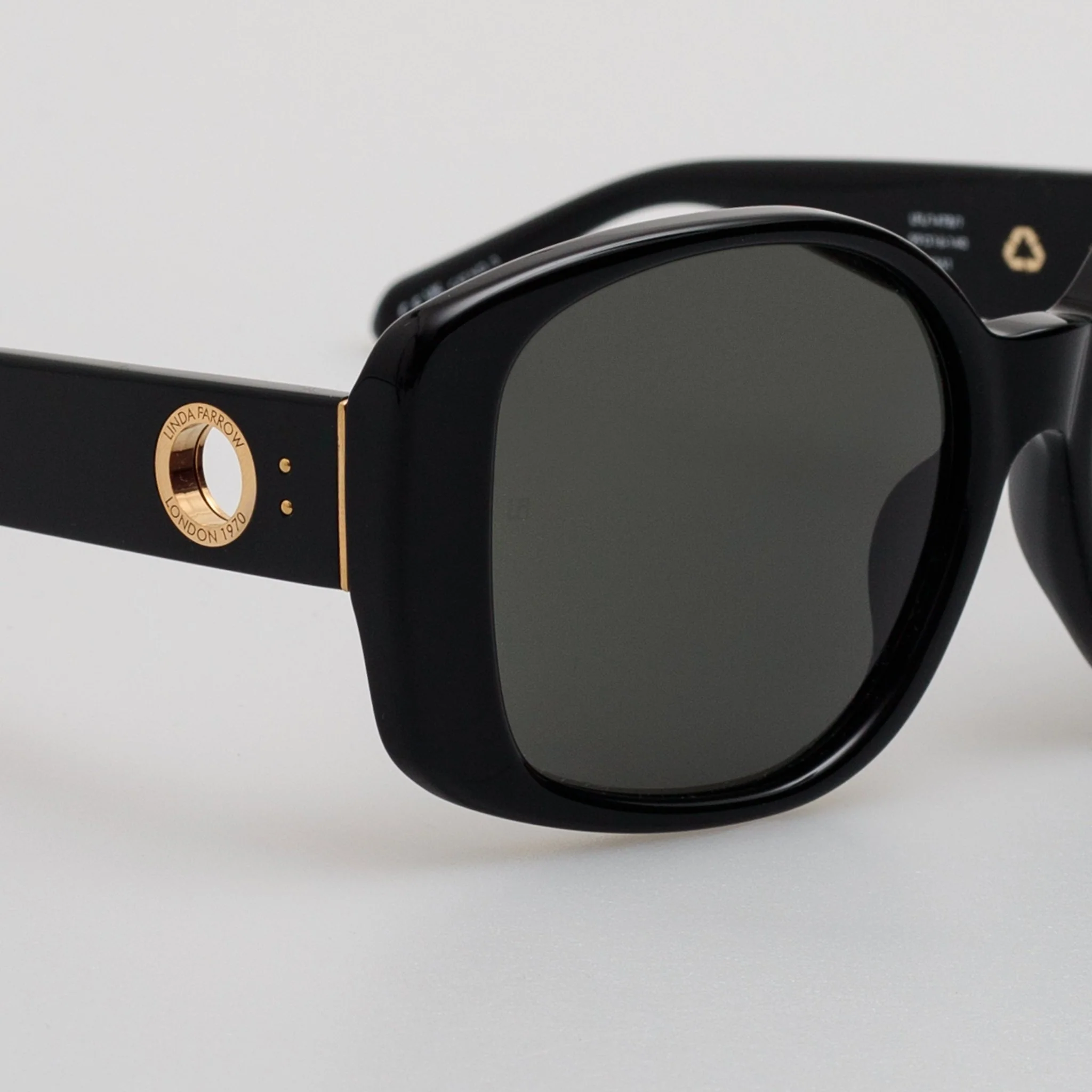 Venus Oversized Sunglasses in Black - Image 4
